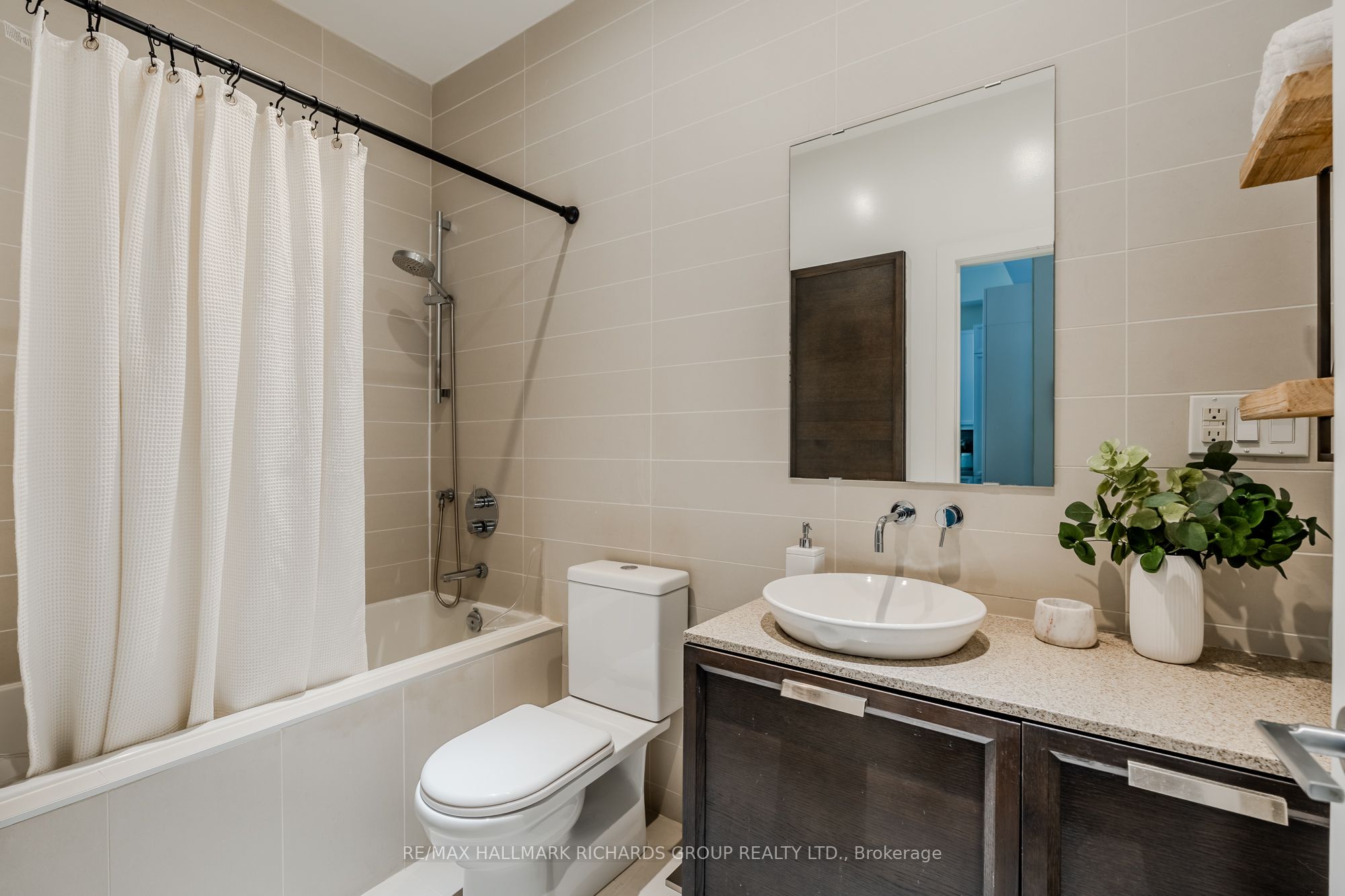 66 Kippendavie Avenue 215 Property Photo 13