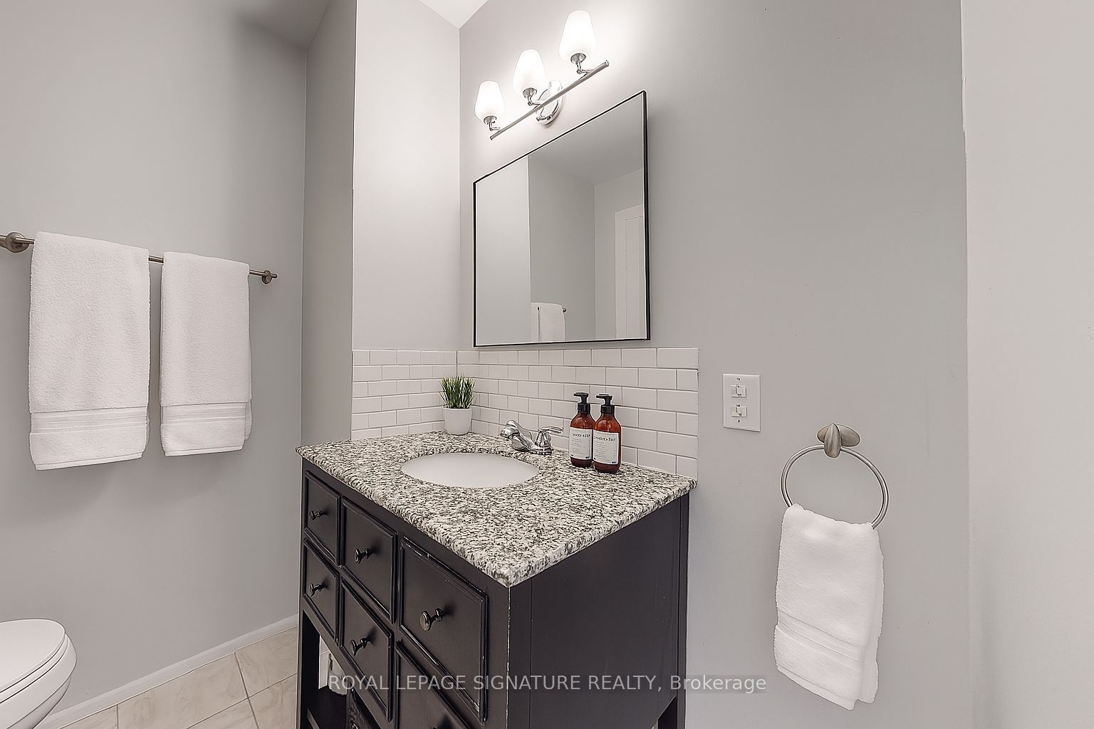 #upper B - 117 Hampton Avenue Property Photo 8