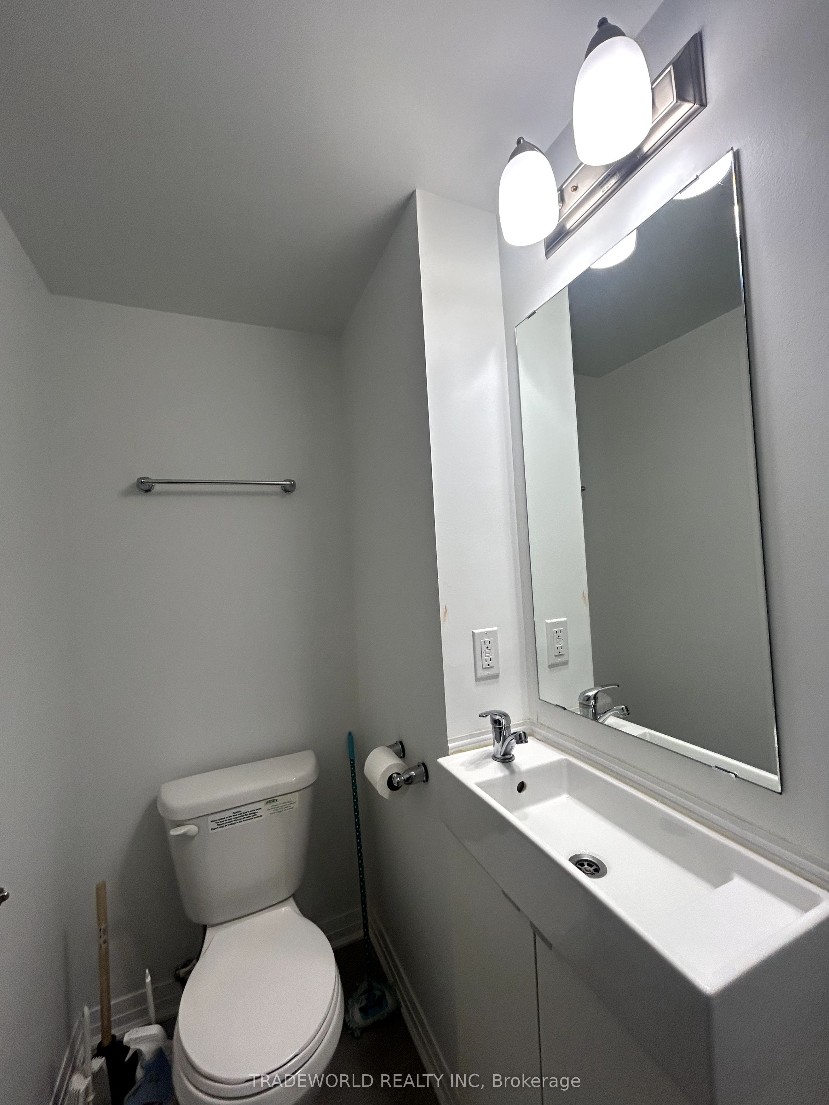 1900 Simcoe Street N 719 Property Photo 5