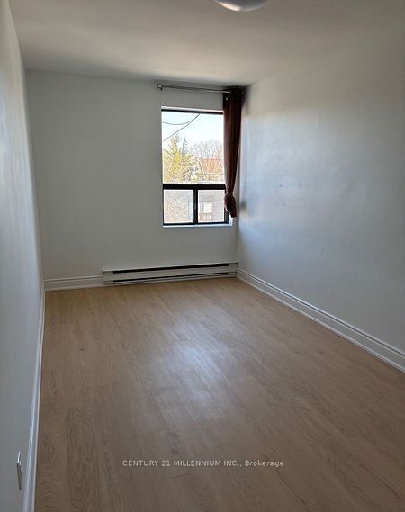 909a Danforth Avenue Property Photo 7
