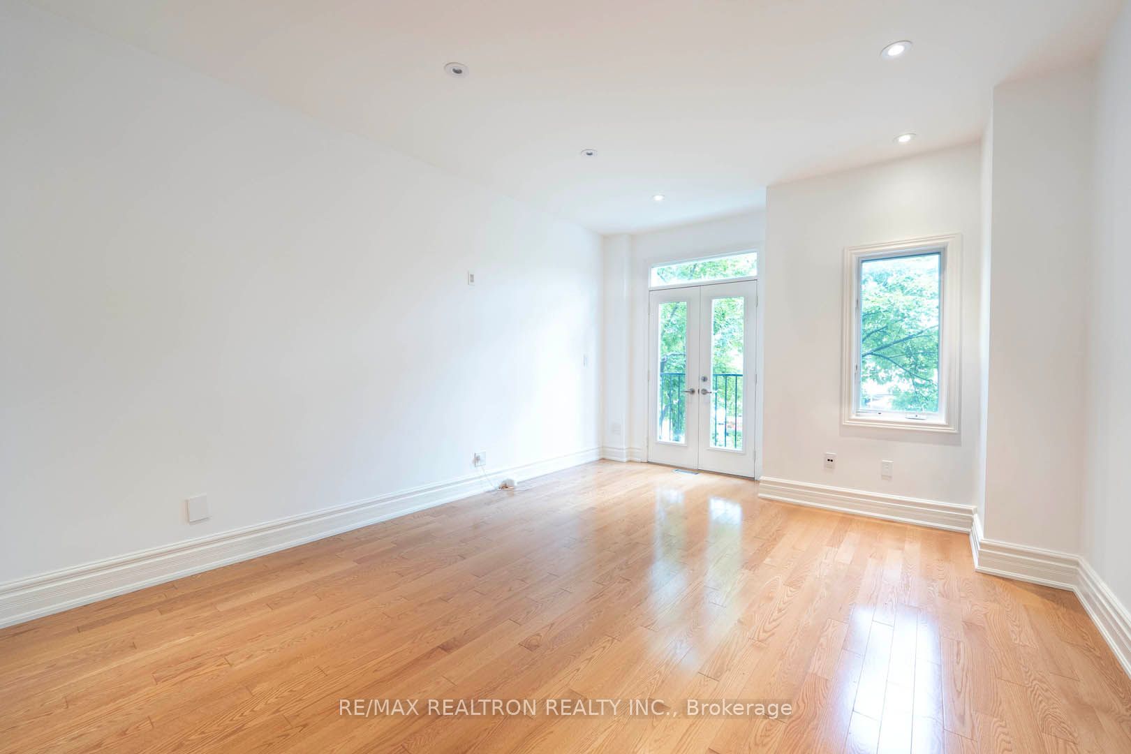 886 Pape Avenue Property Photo 7