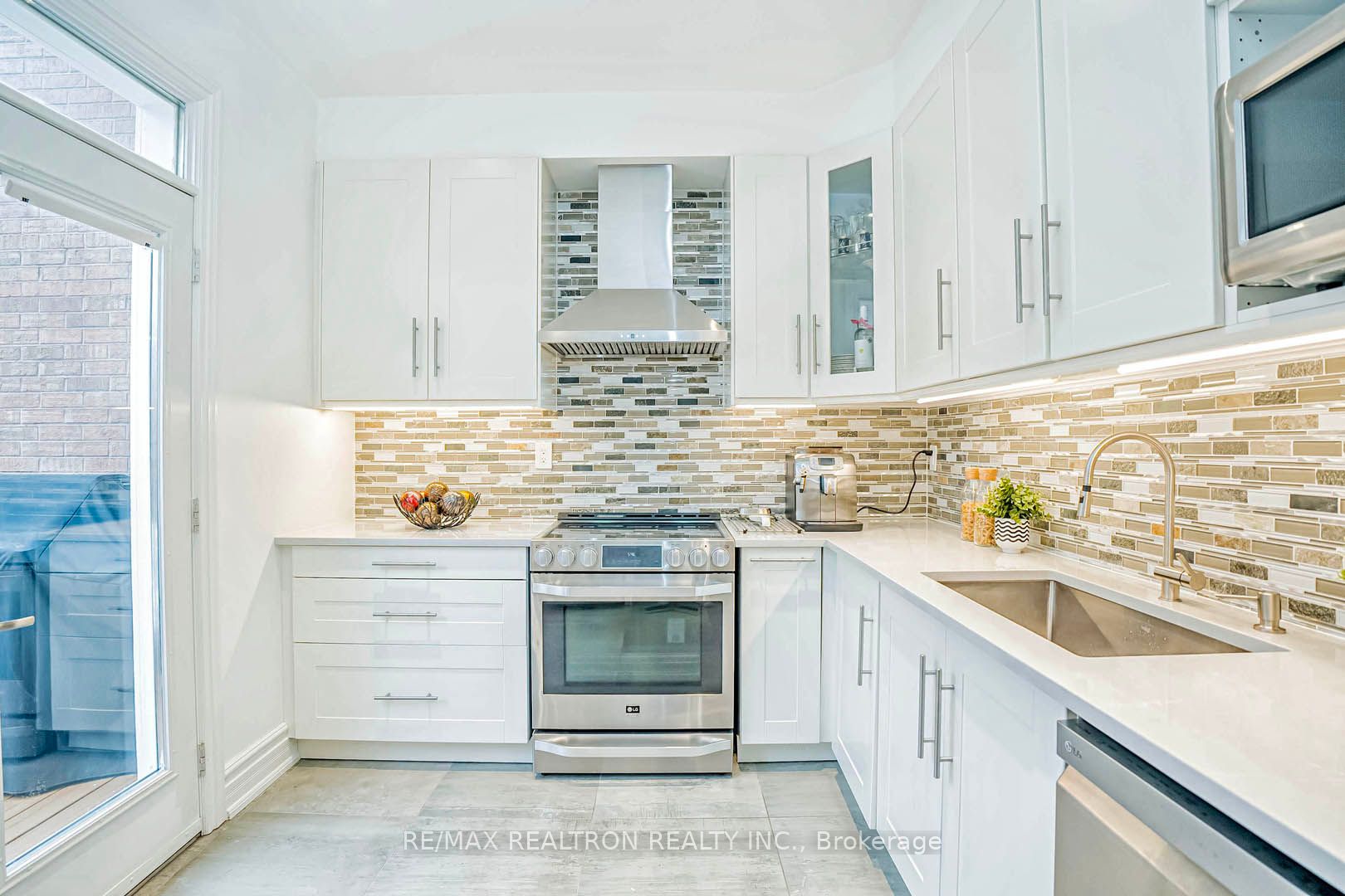 886 Pape Avenue Property Photo 10