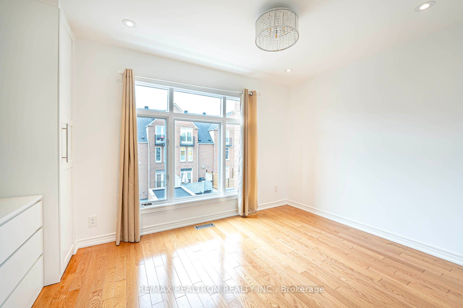 886 Pape Avenue Property Photo 12