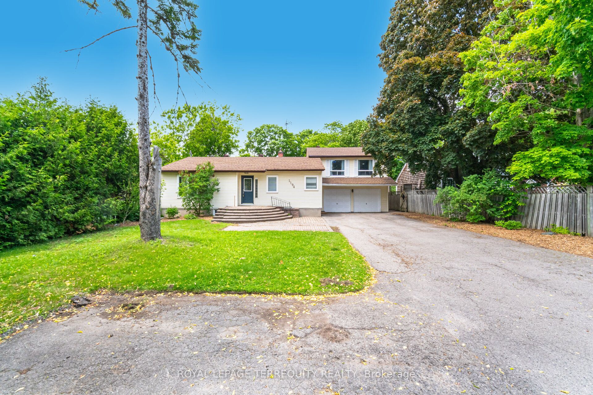 1194 King Street Property Photo 4