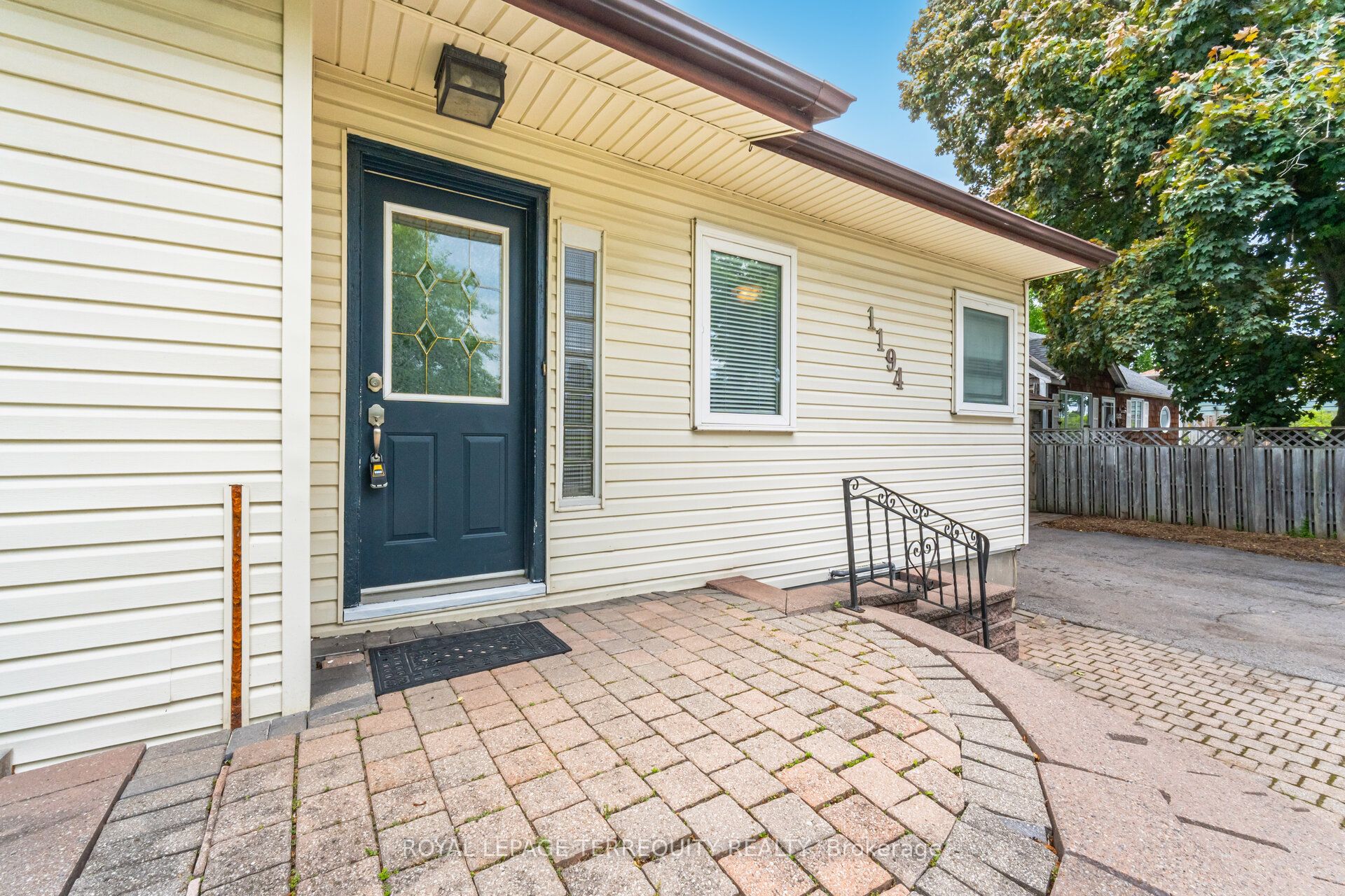 1194 King Street Property Photo 6