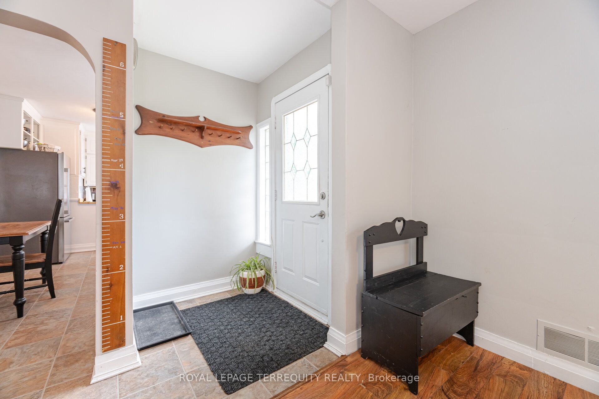 1194 King Street Property Photo 7