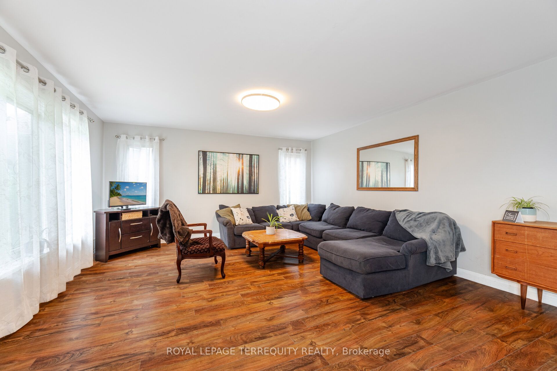 1194 King Street Property Photo 8