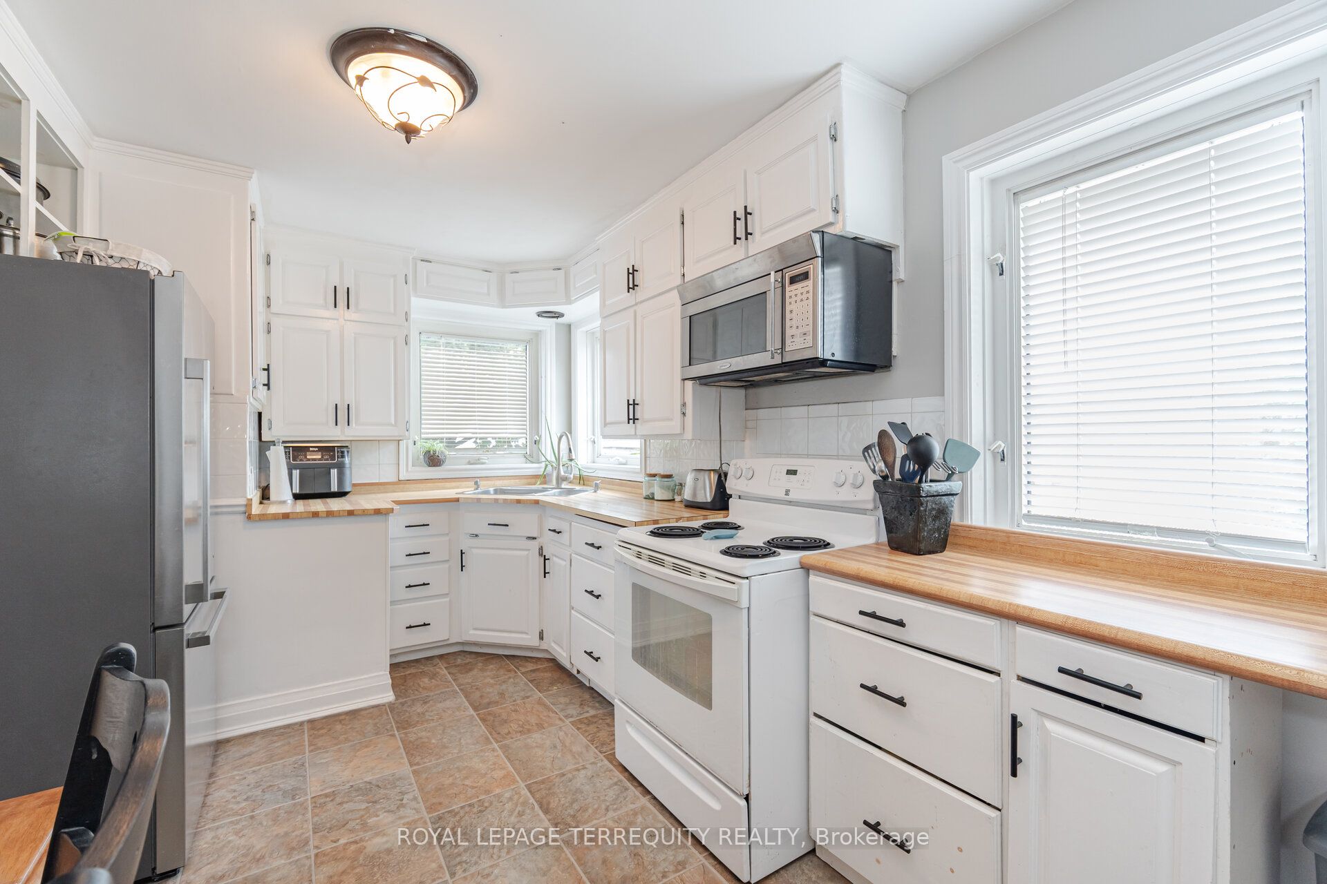 1194 King Street Property Photo 12
