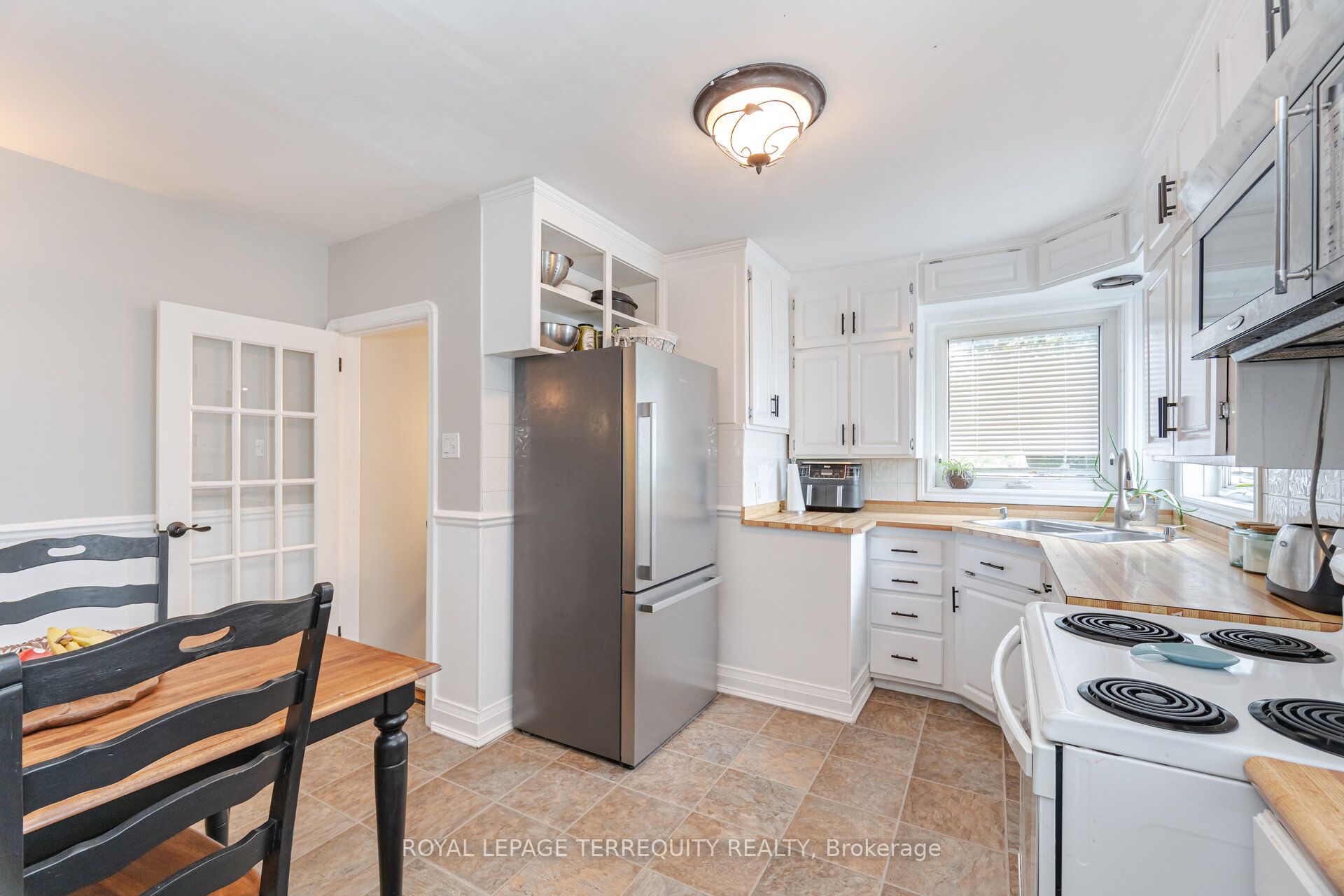 1194 King Street Property Photo 13