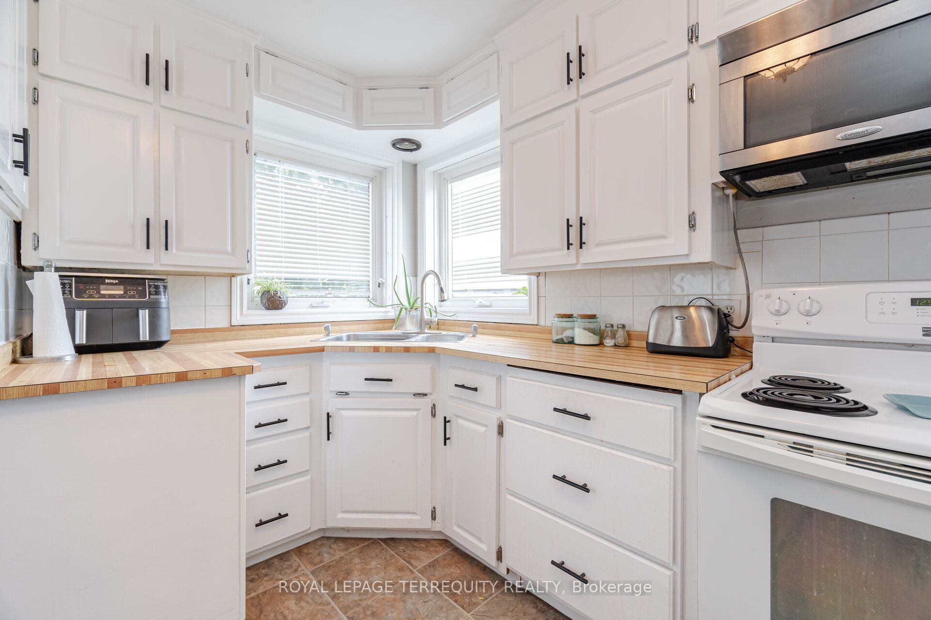 1194 King Street Property Photo 14