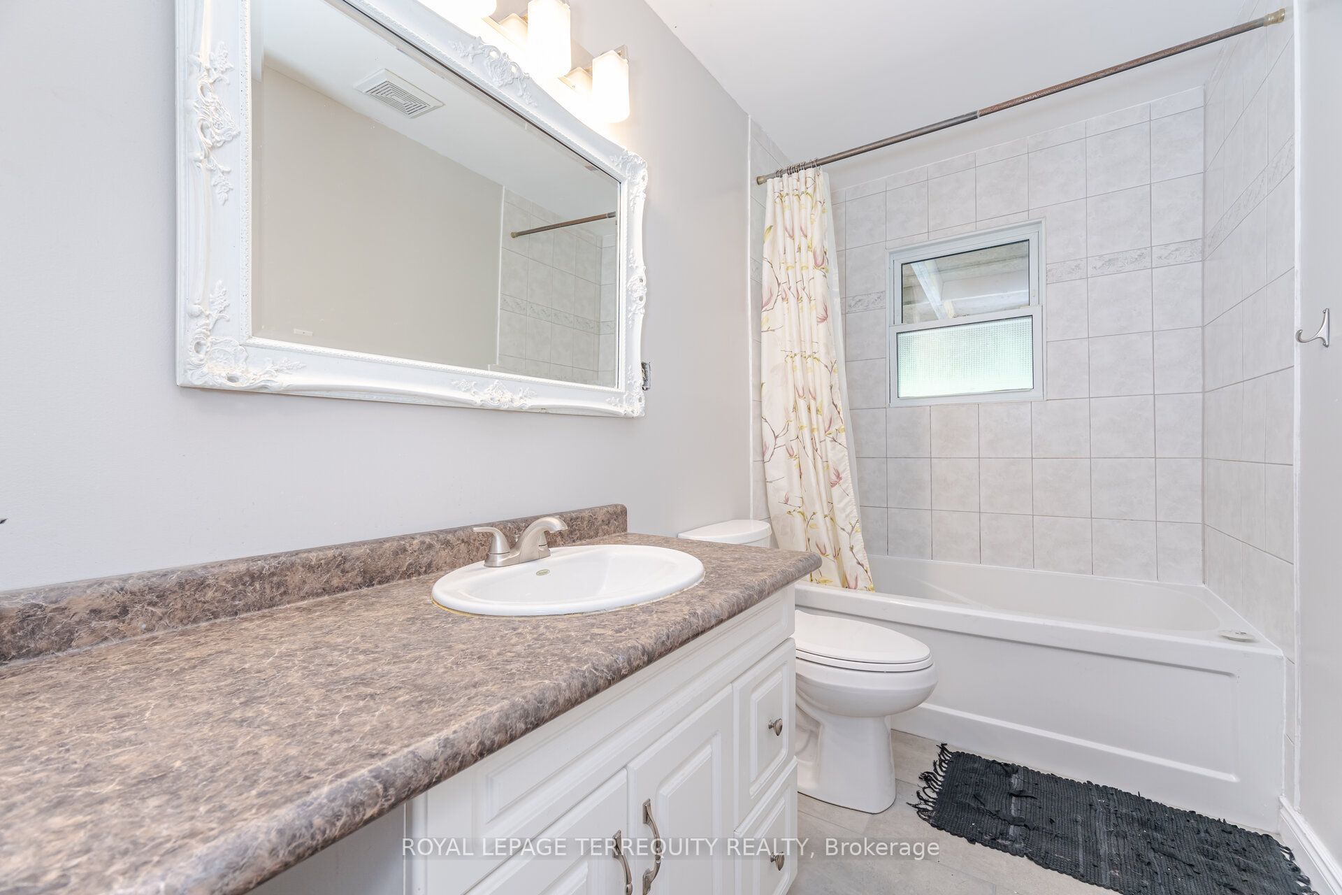 1194 King Street Property Photo 21