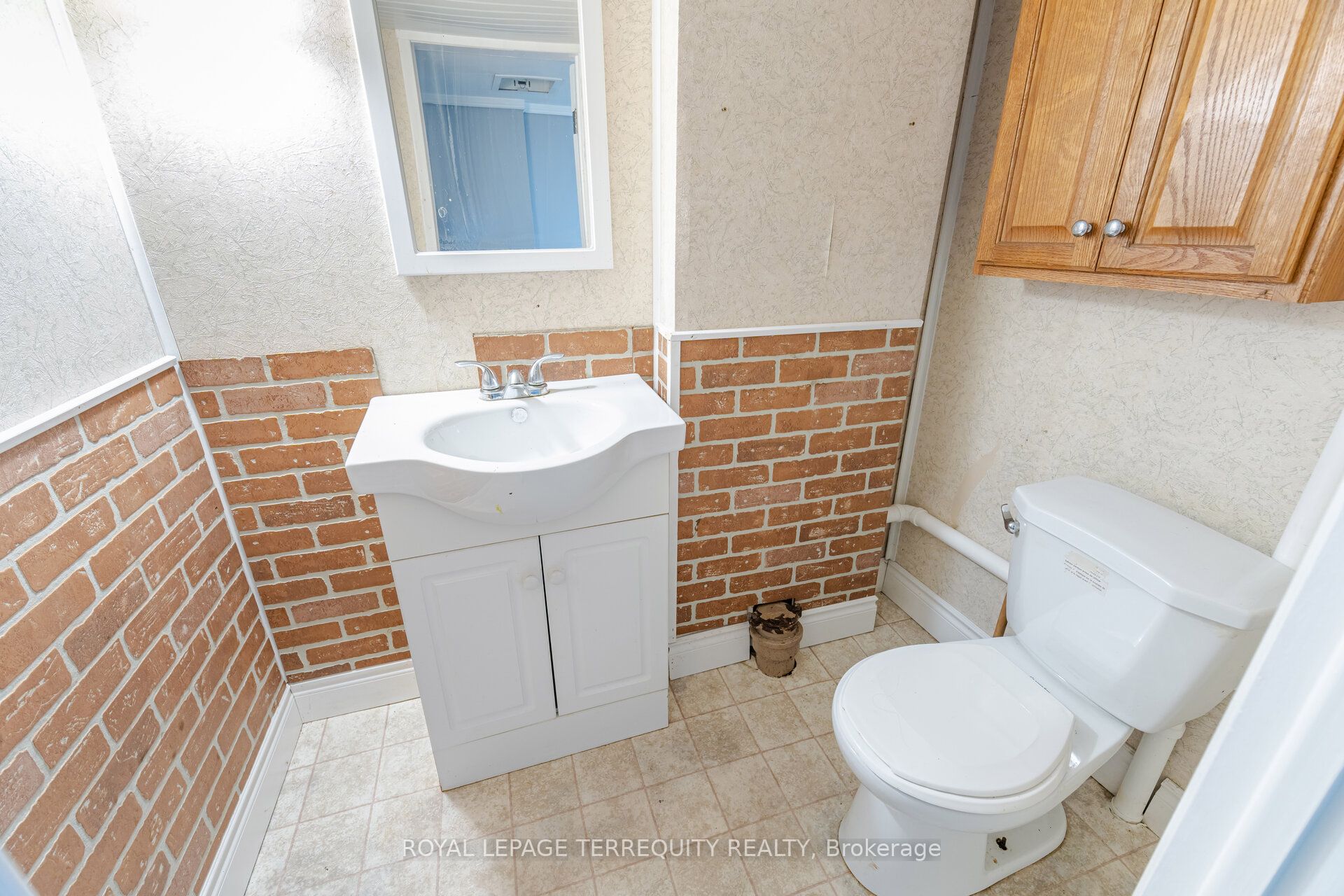 1194 King Street Property Photo 32