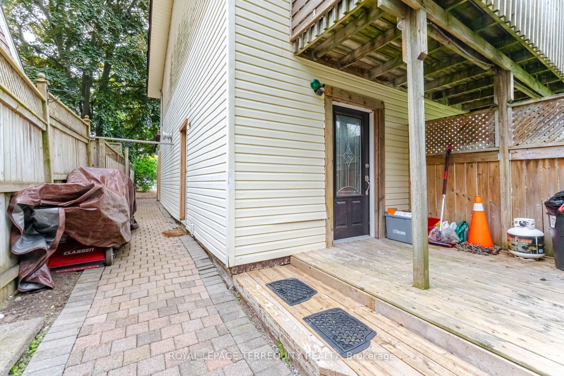 1194 King Street Property Photo 38