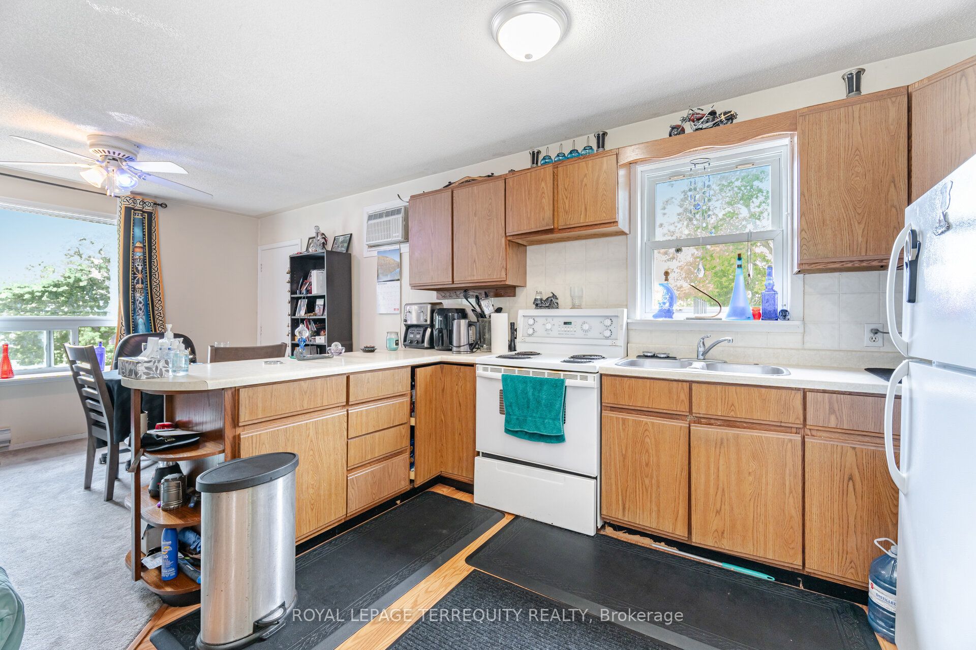 1194 King Street Property Photo 41