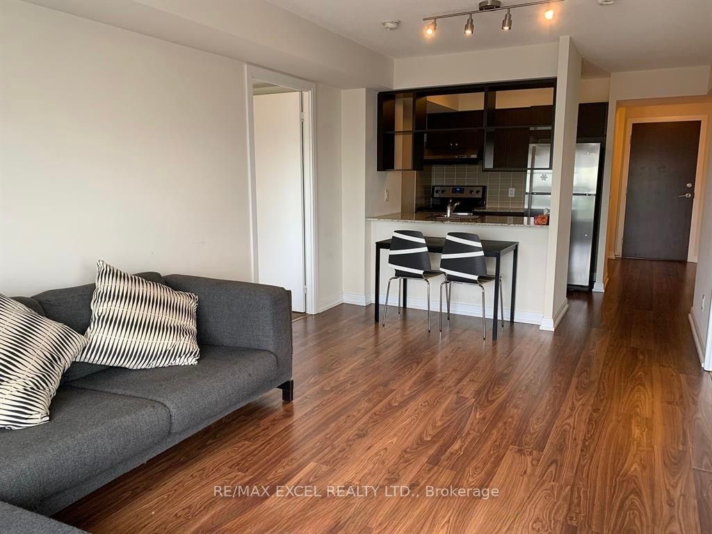 #1806 - 151 Village Green Square Property Photo 3