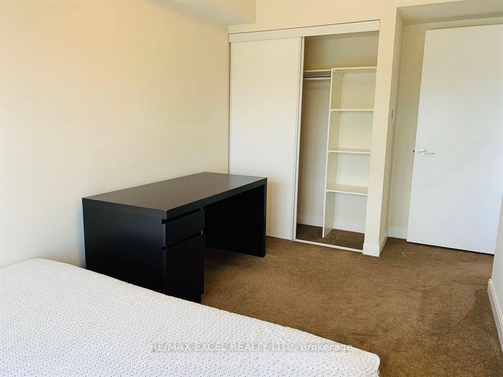 #1806 - 151 Village Green Square Property Photo 11