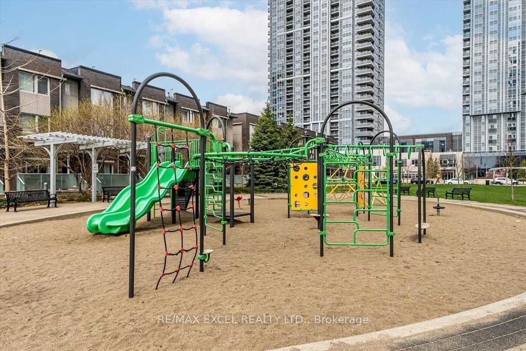 #1806 - 151 Village Green Square Property Photo 24