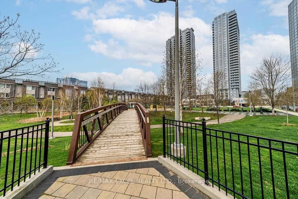 #1806 - 151 Village Green Square Property Photo 25