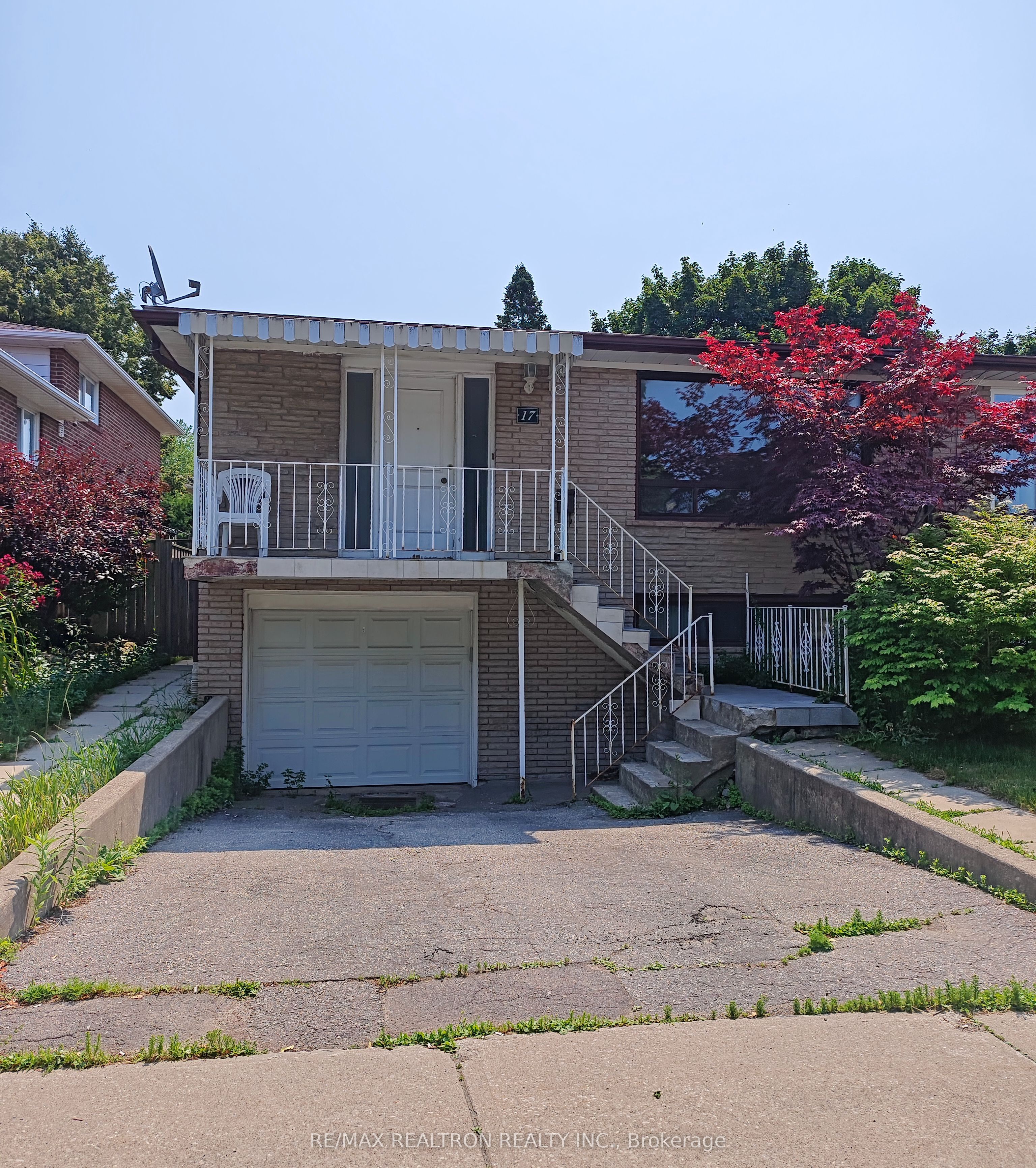 17 Dibgate Boulevard Main Floor Property Photo 2