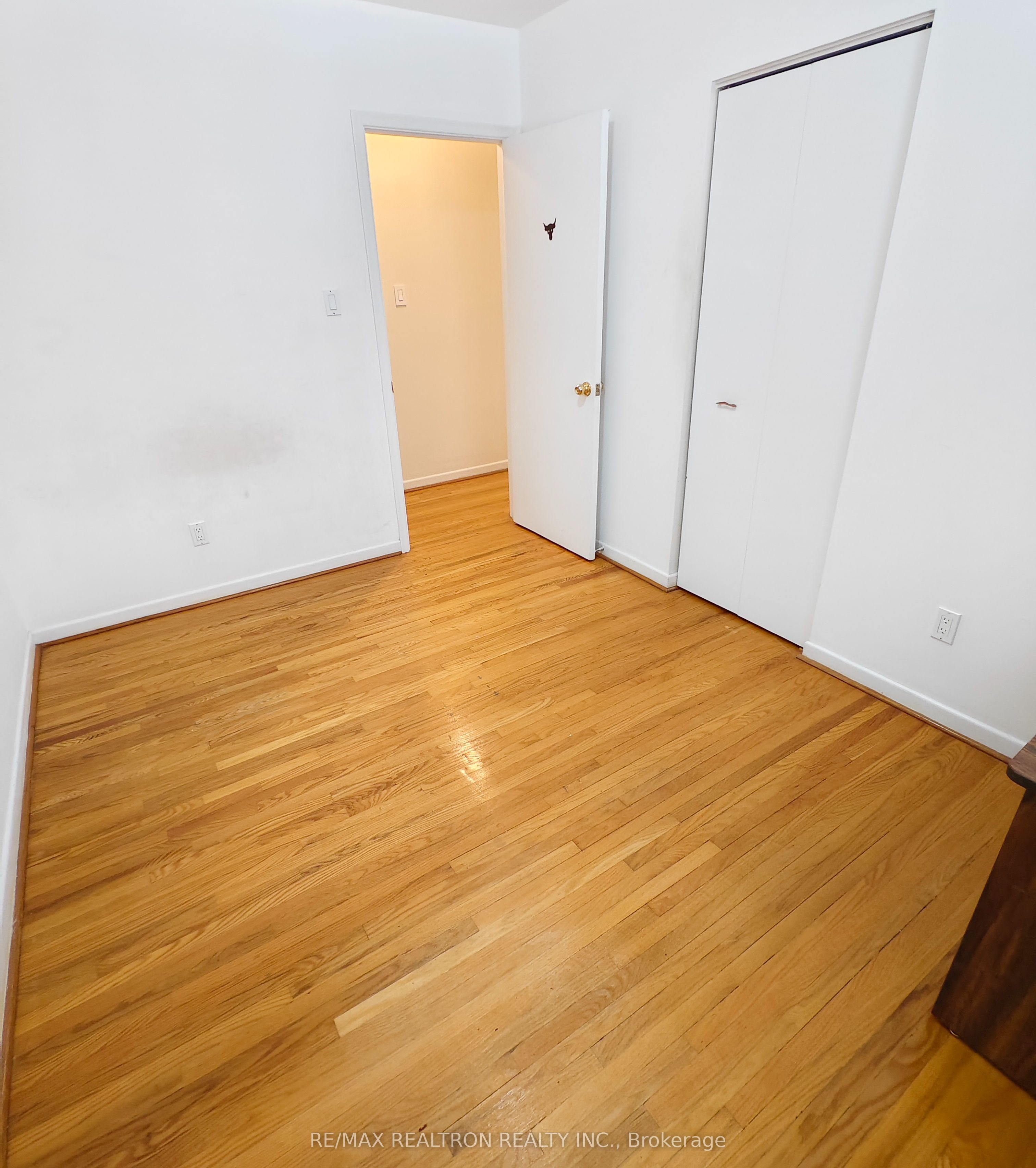 17 Dibgate Boulevard Main Floor Property Photo 9