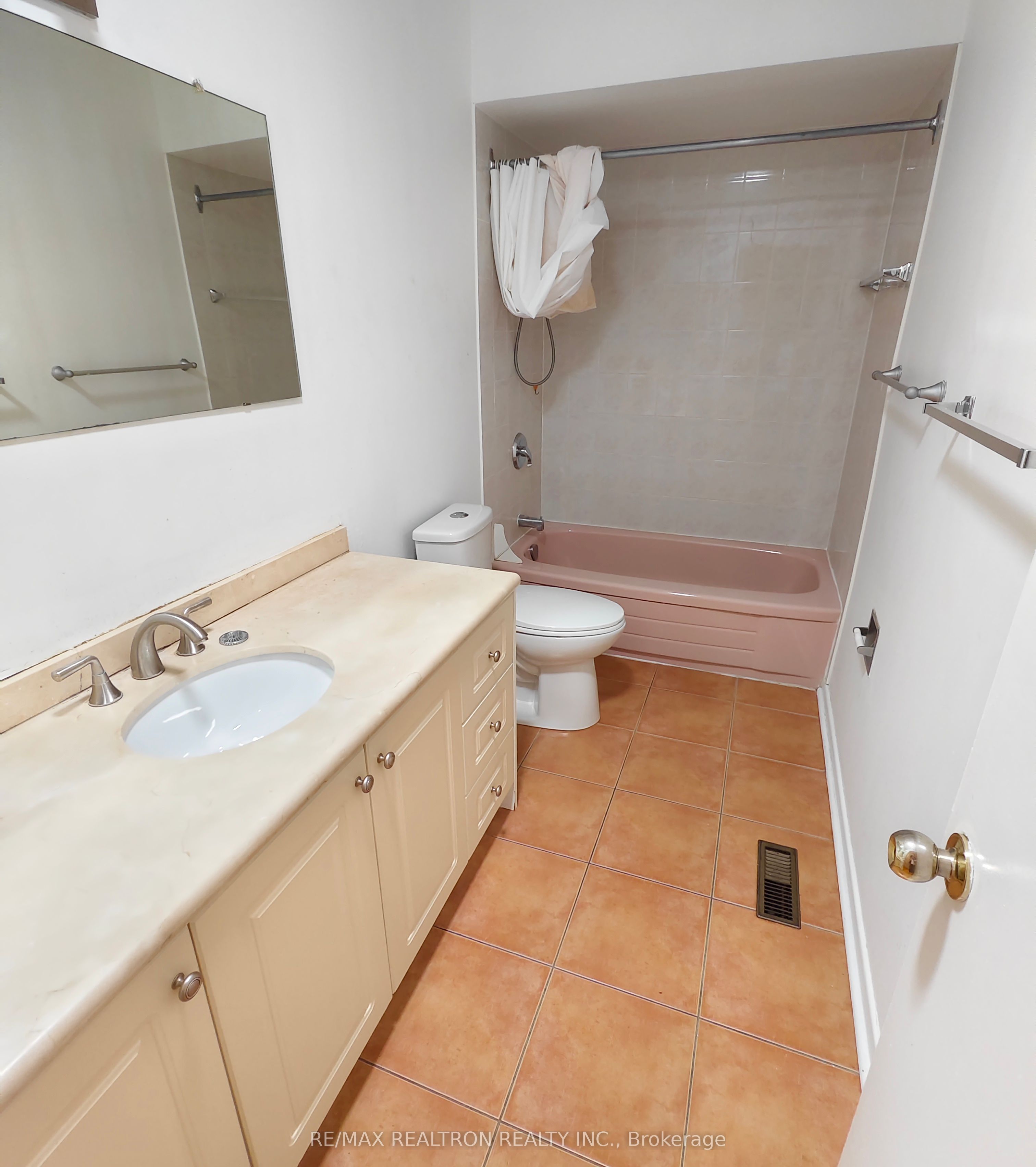17 Dibgate Boulevard Main Floor Property Photo 16