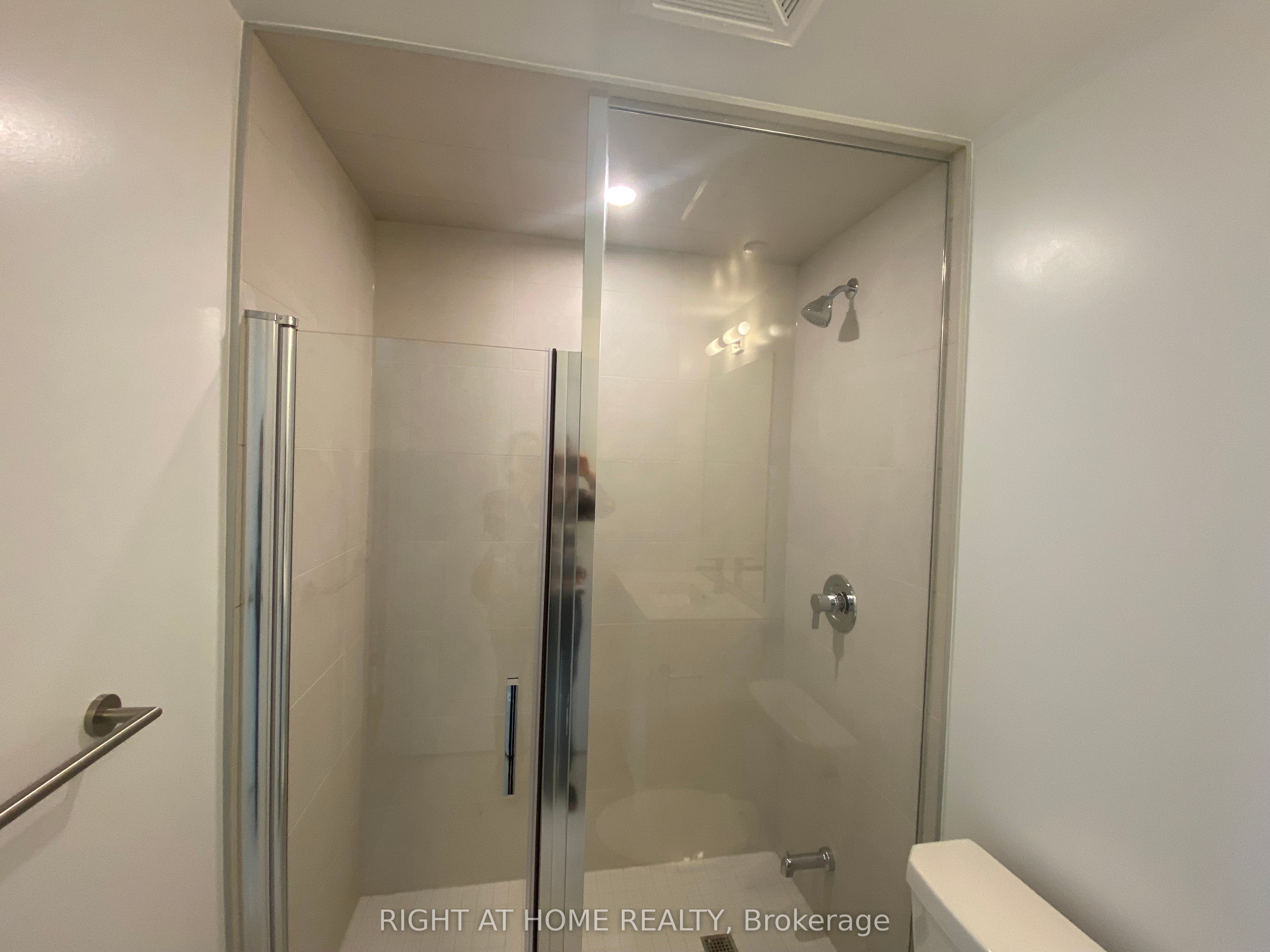 214 - 2545 Simcoe Street N Property Photo 5