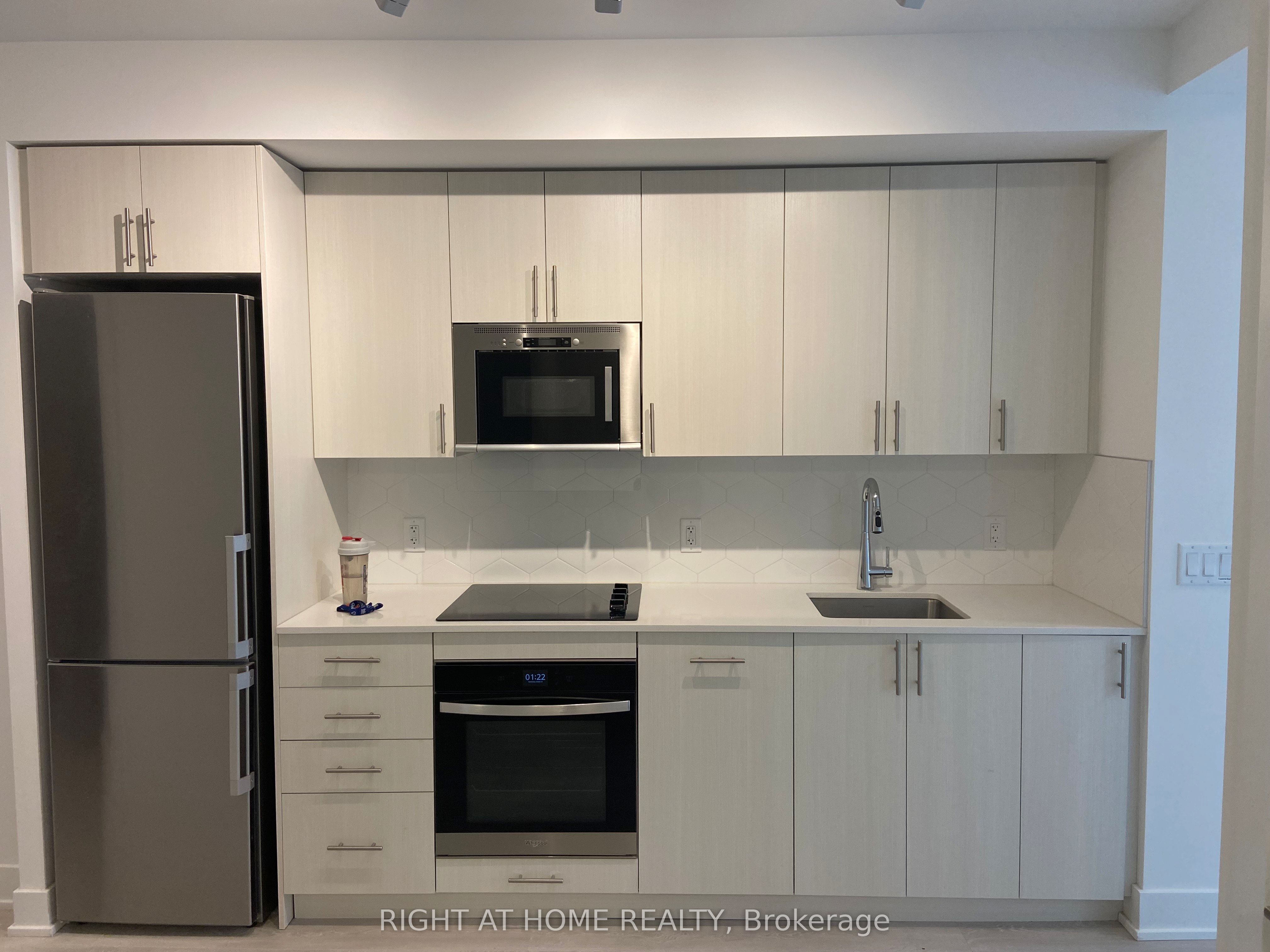 214 - 2545 Simcoe Street N Property Photo 8