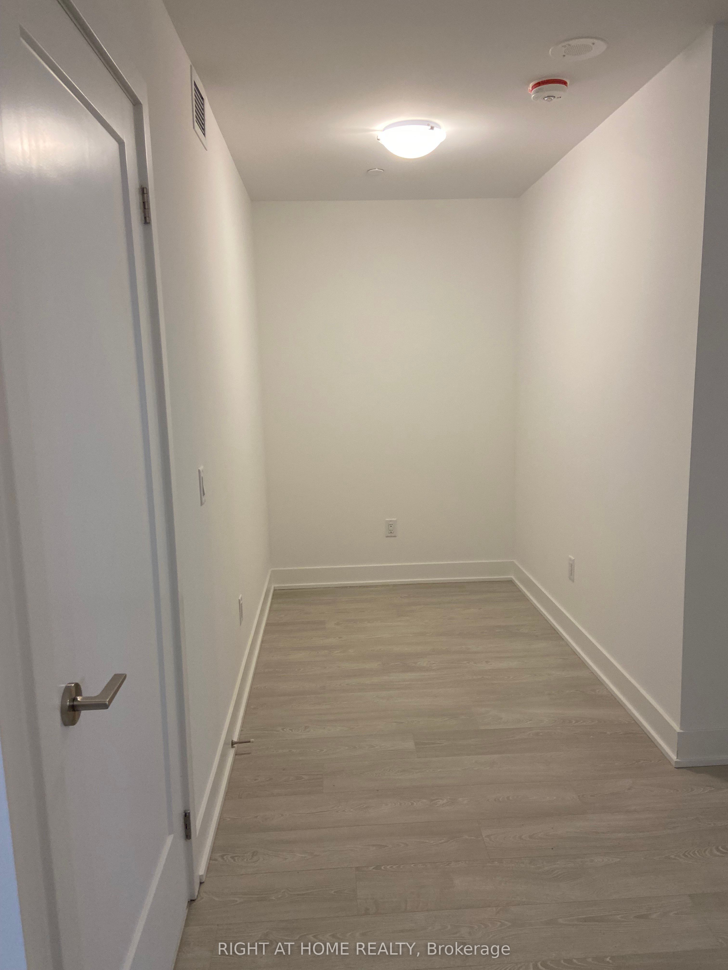 214 - 2545 Simcoe Street N Property Photo 10