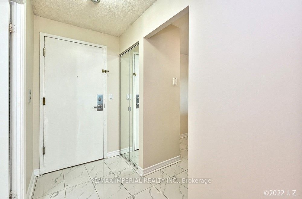 #1629 - 68 Corporate Drive Property Photo 3