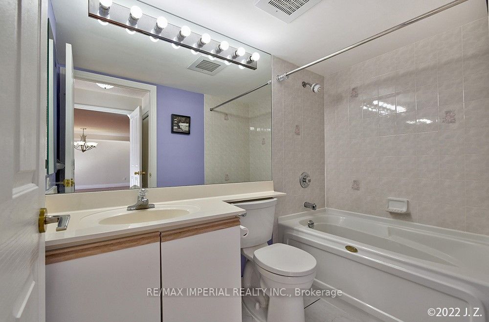 #1629 - 68 Corporate Drive Property Photo 15