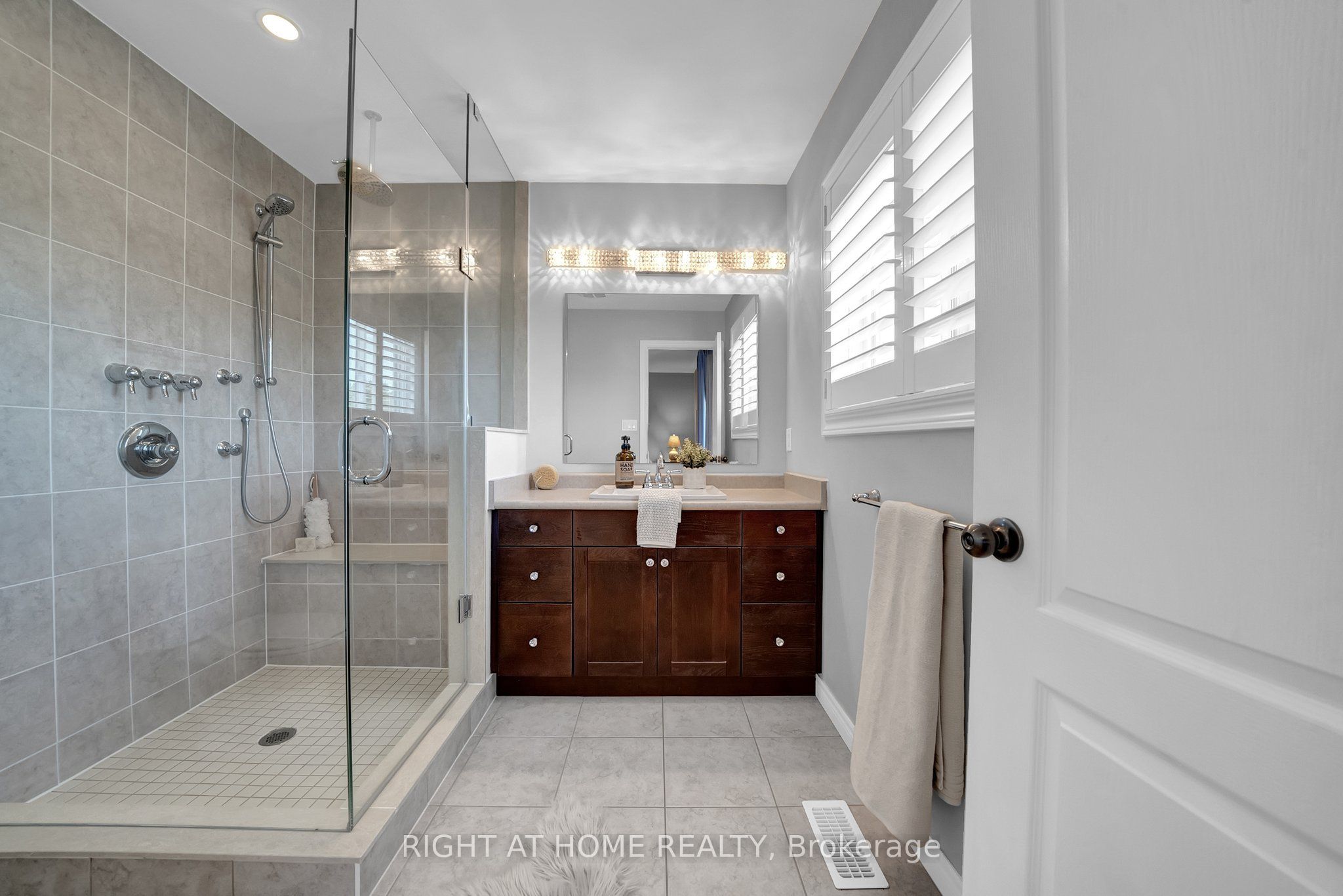 6 Vetzal Court Property Photo 17