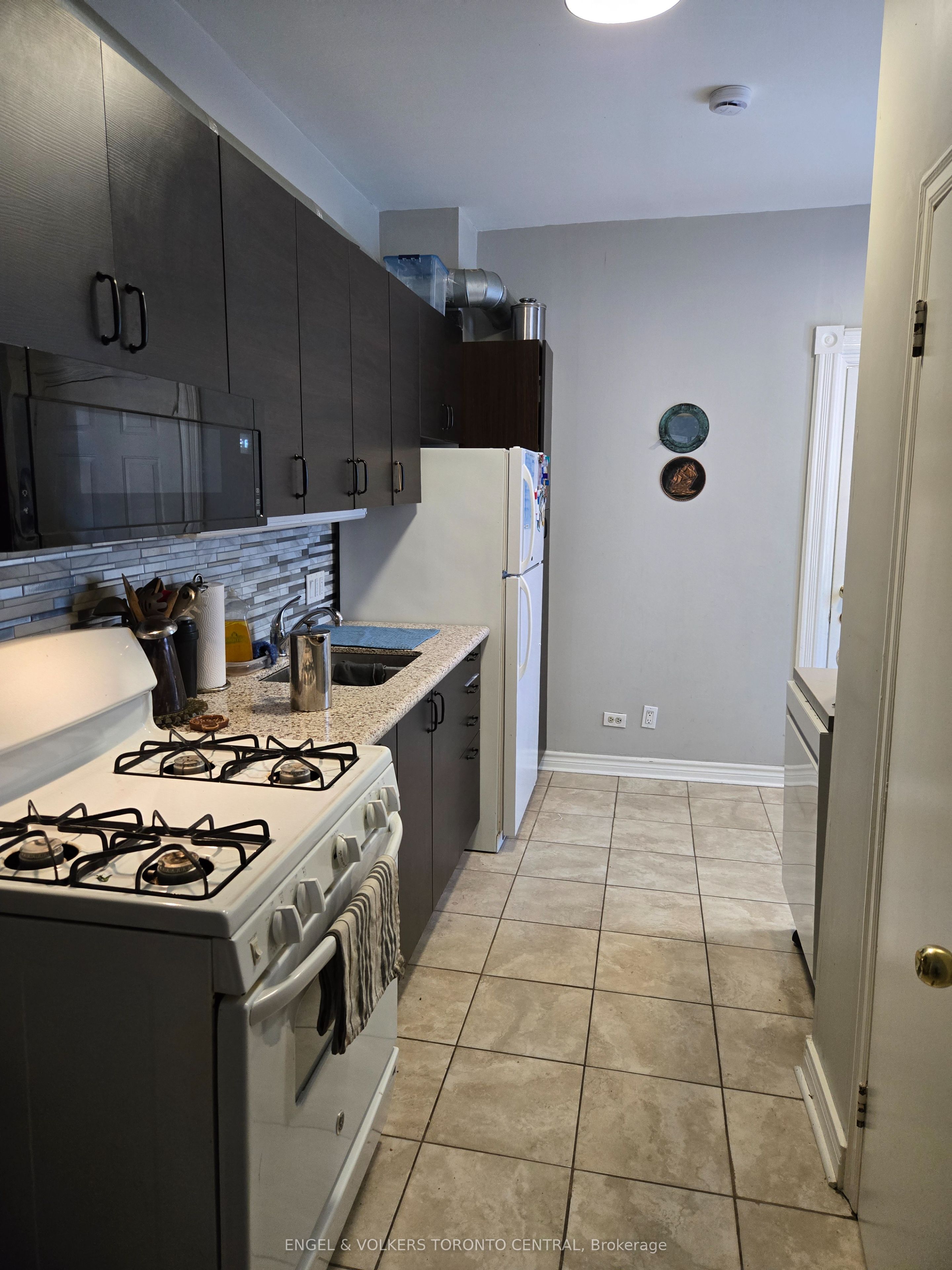 #main - 132 De Grassi Street Property Photo 2