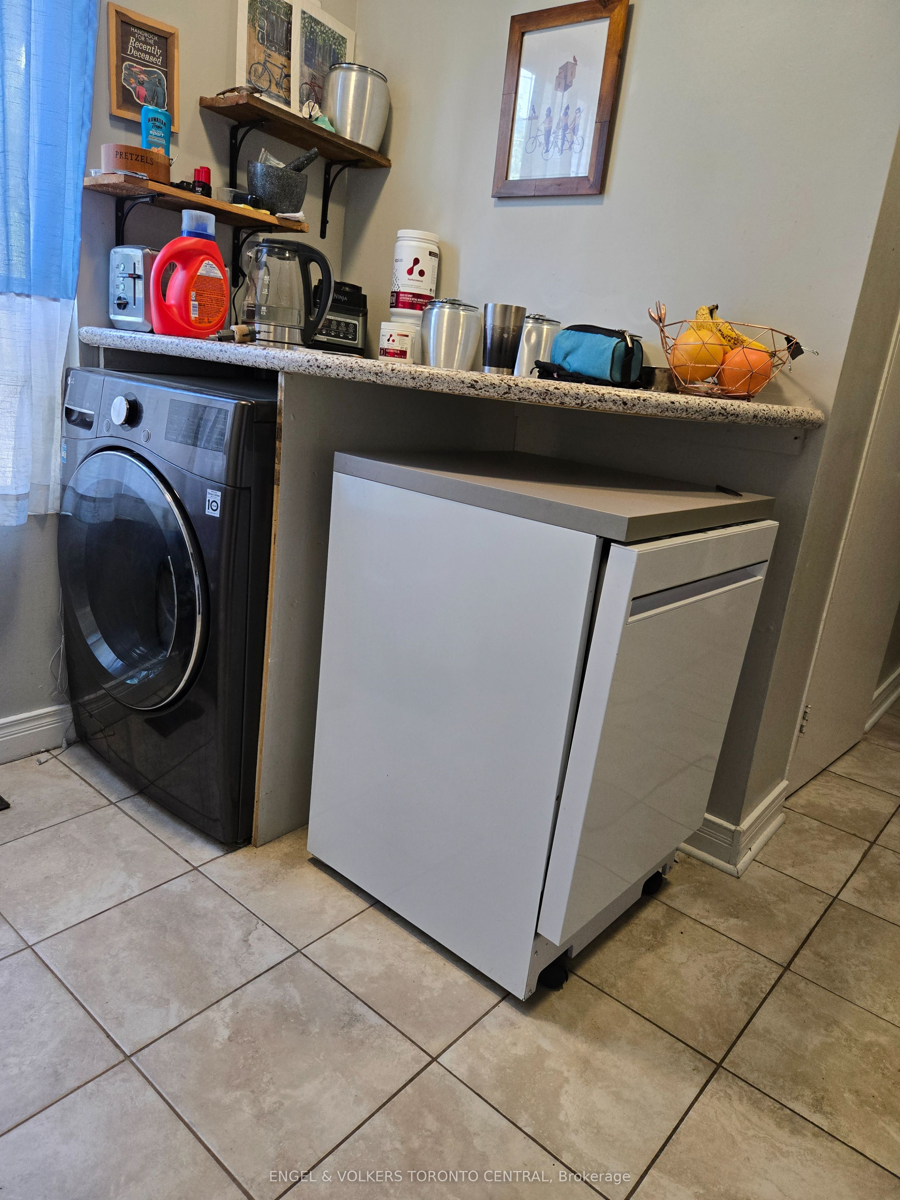 #main - 132 De Grassi Street Property Photo 9