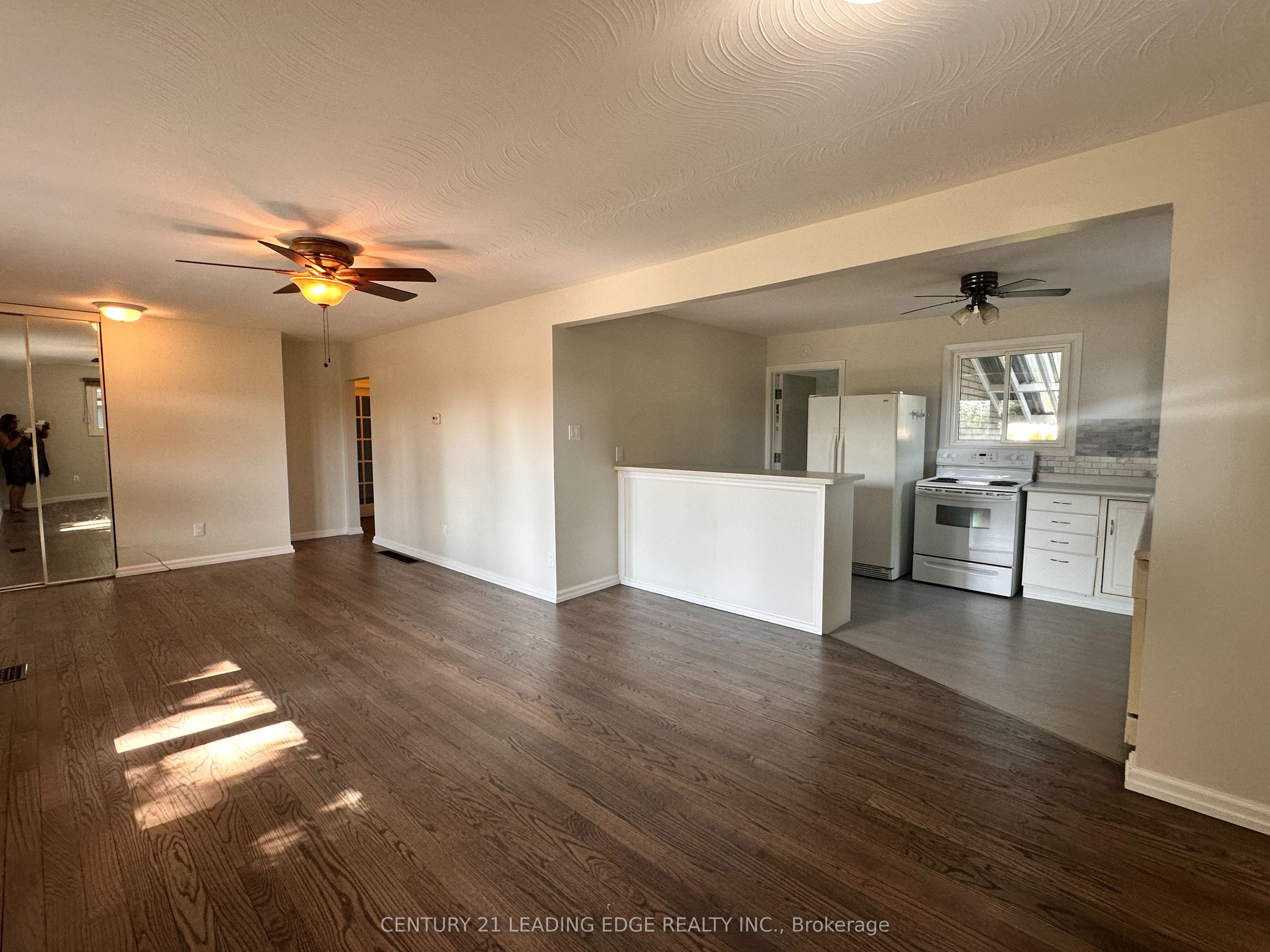 925 Annes Street Main Property Photo 6