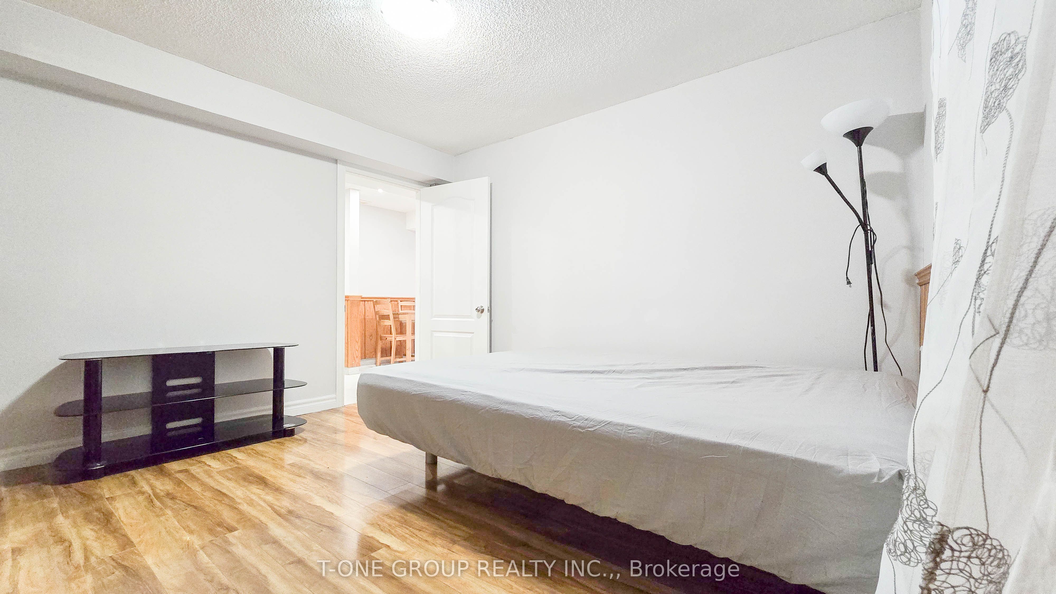 60 Iangrove Terrace Bsmt Property Photo 4