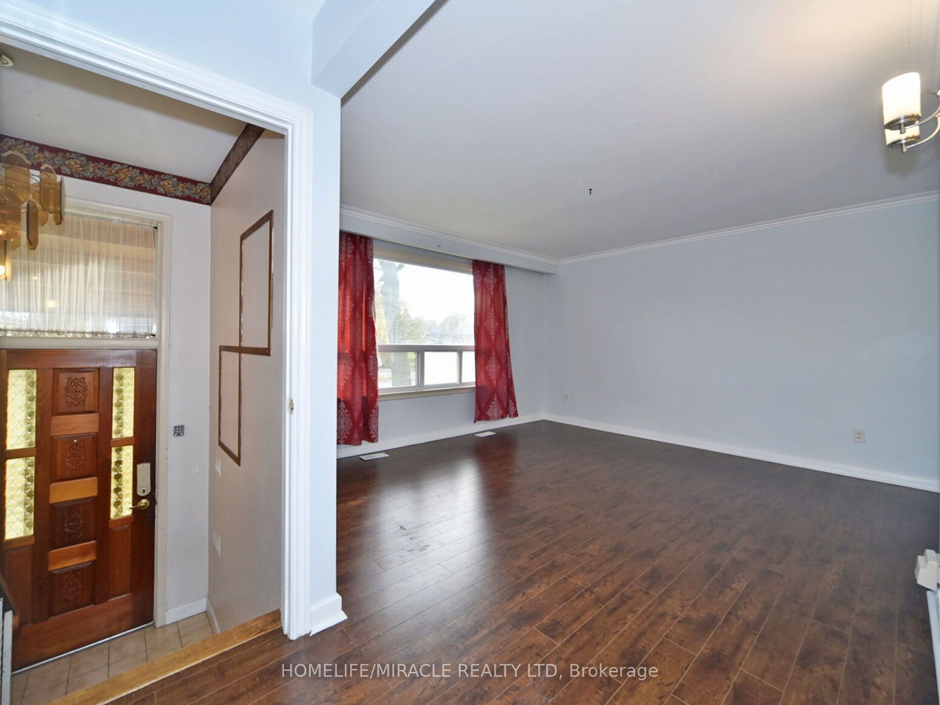 31 Romulus Drive Main Floor Property Photo 11