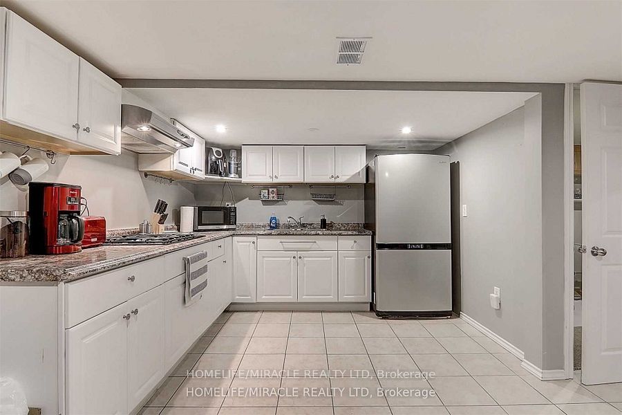 28 Oceanpearl Crescent Property Photo 3