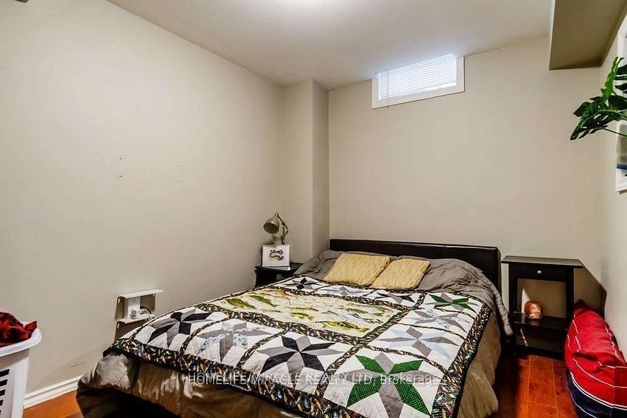 28 Oceanpearl Crescent Property Photo 4