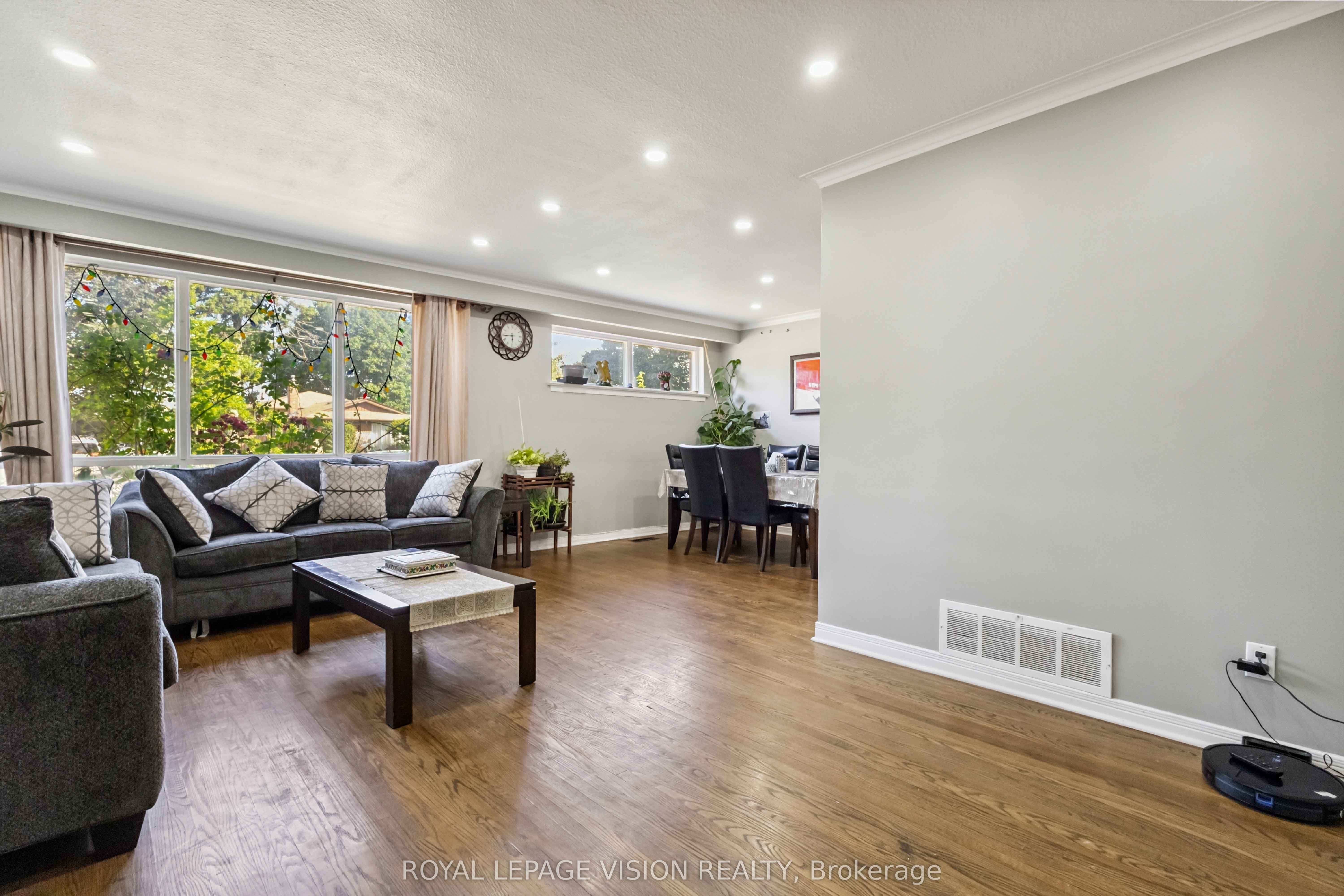 58 Dolly Varden Boulevard W Property Photo 4