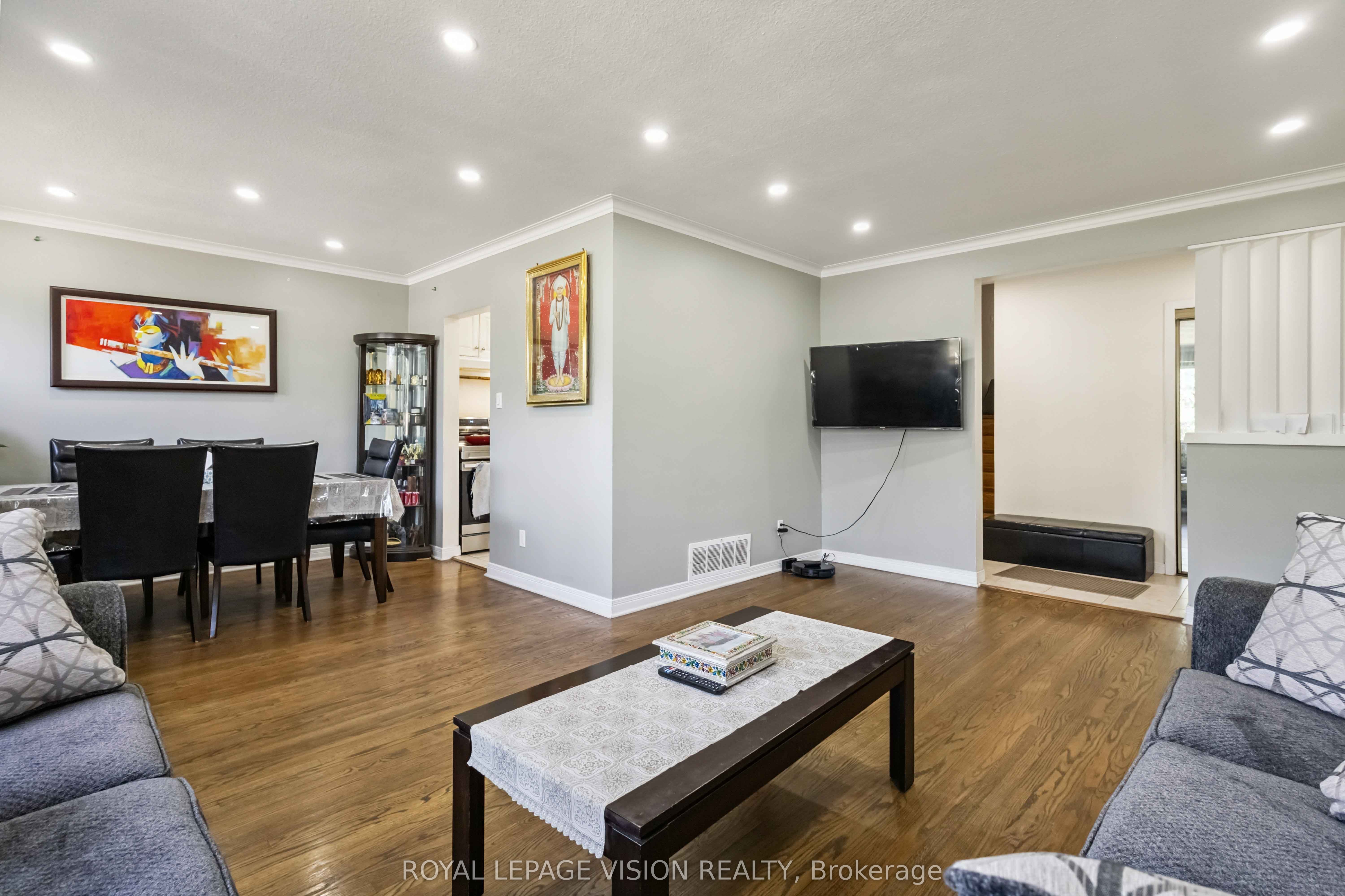 58 Dolly Varden Boulevard W Property Photo 5