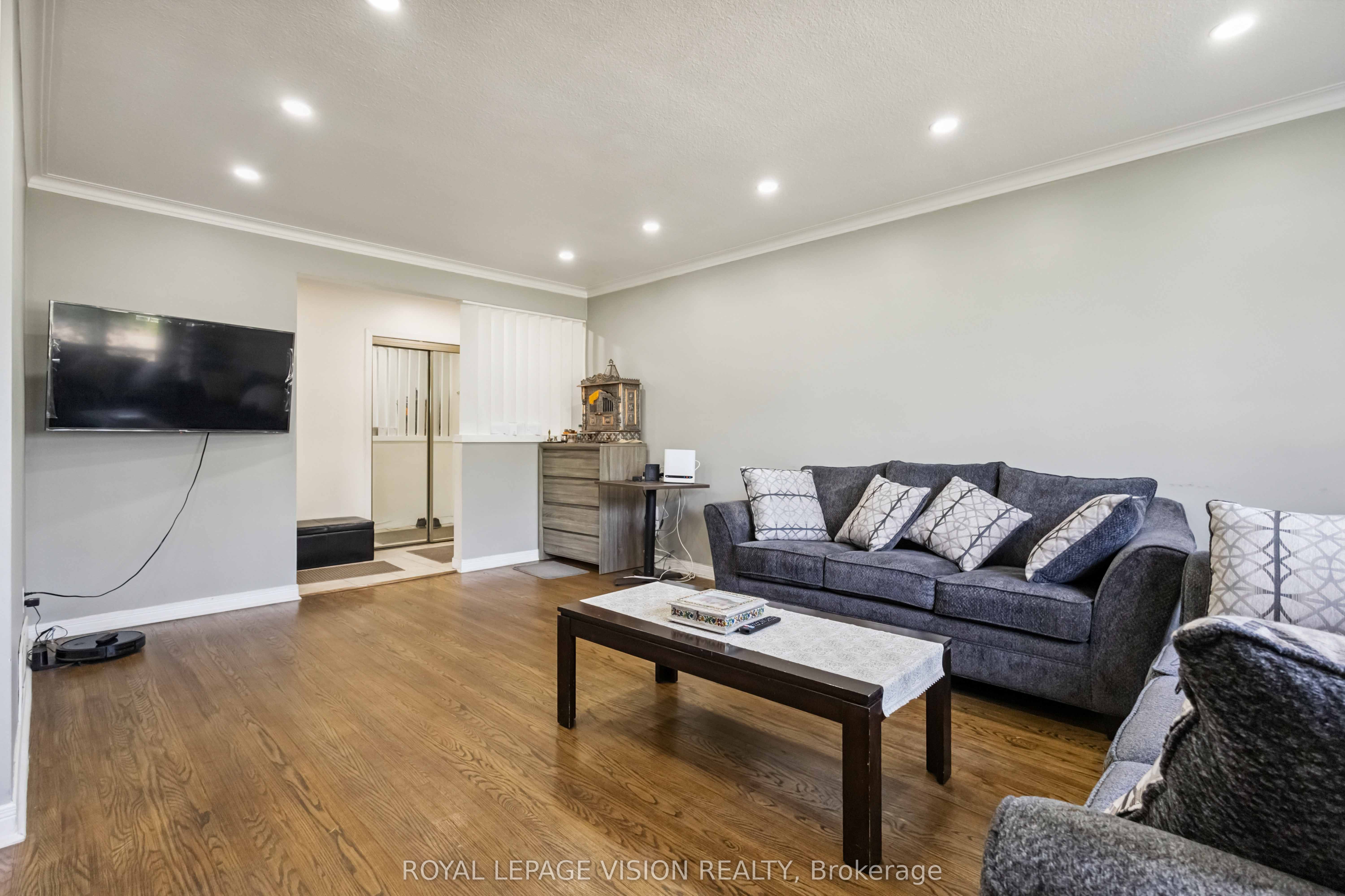 58 Dolly Varden Boulevard W Property Photo 6
