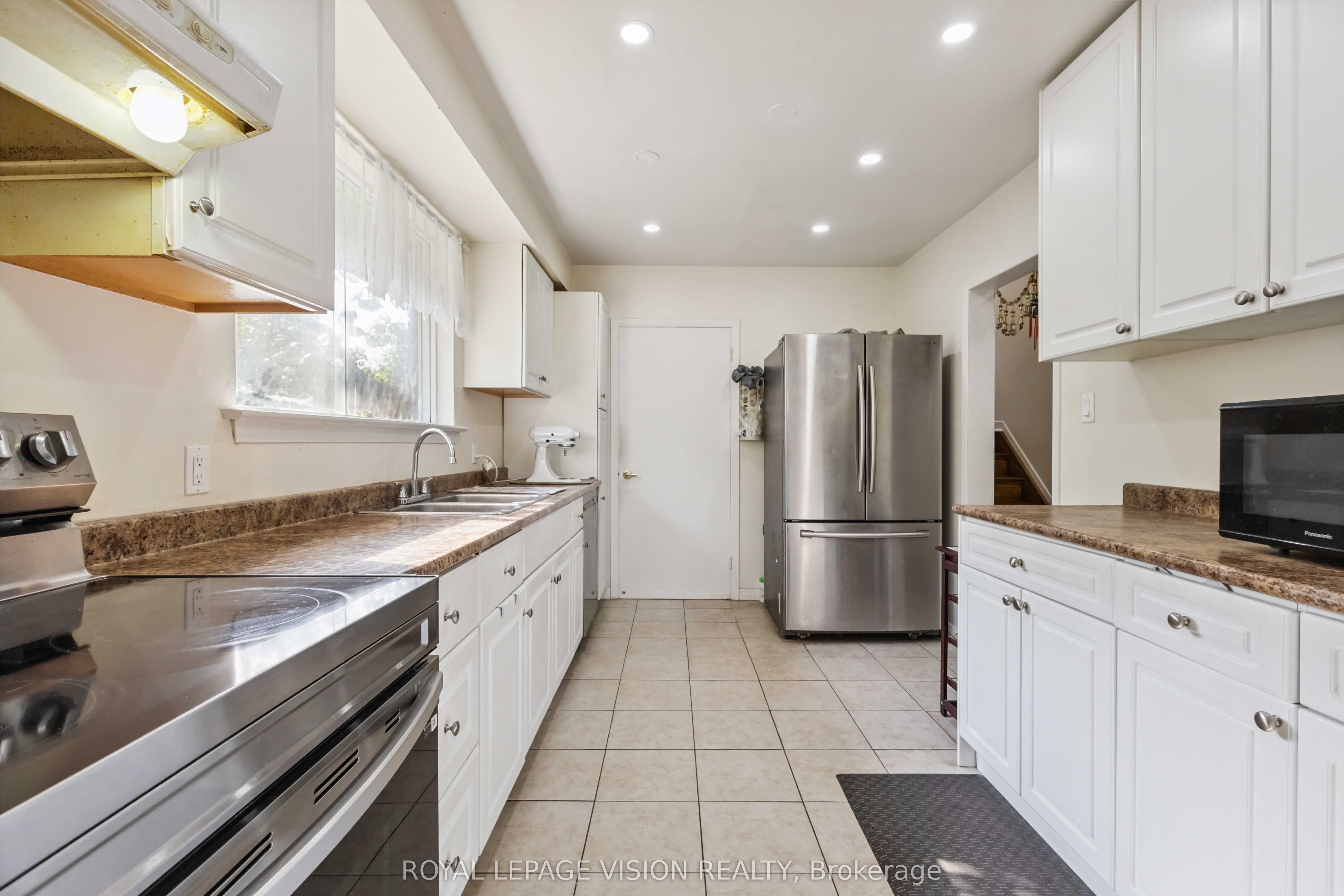 58 Dolly Varden Boulevard W Property Photo 8