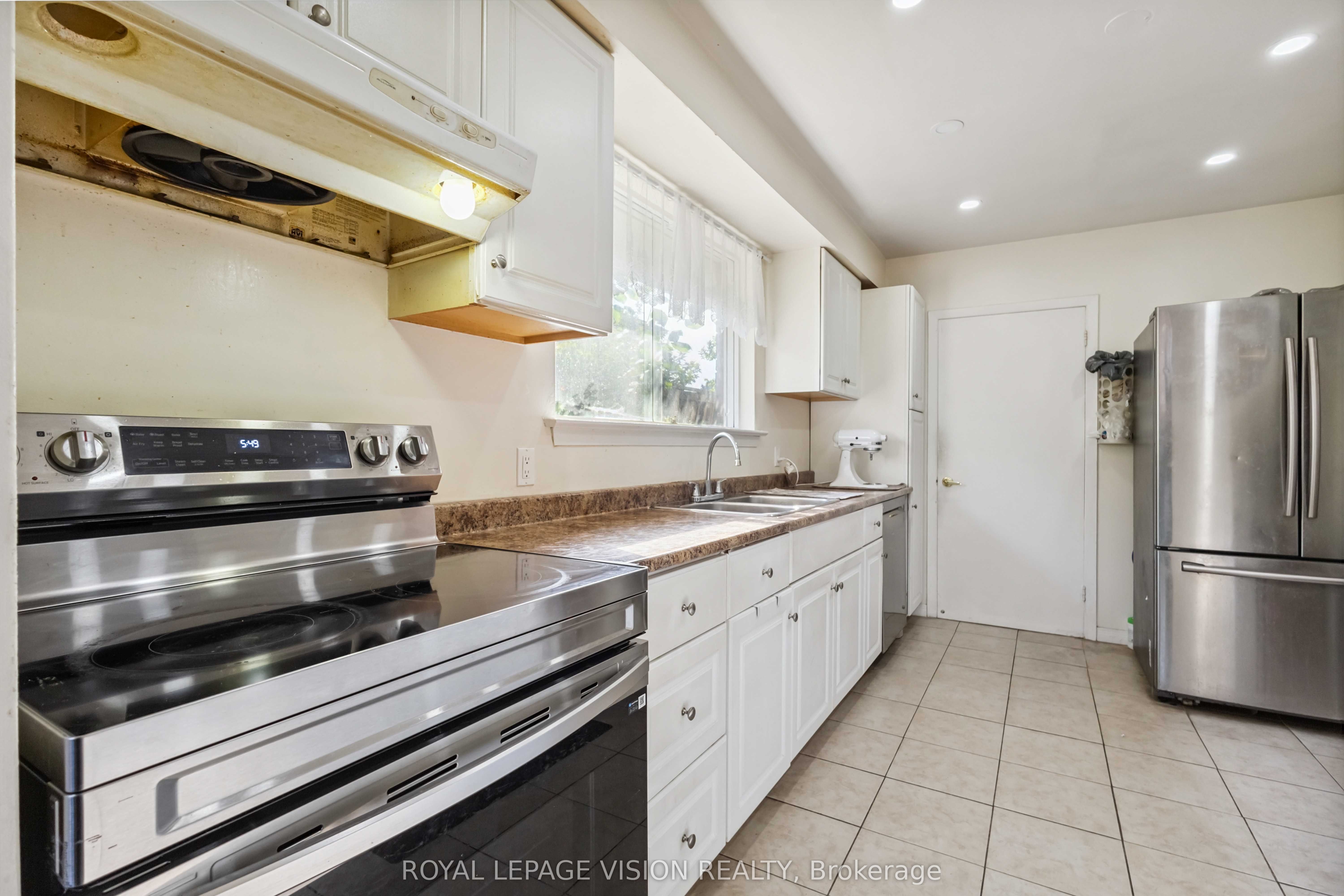 58 Dolly Varden Boulevard W Property Photo 10