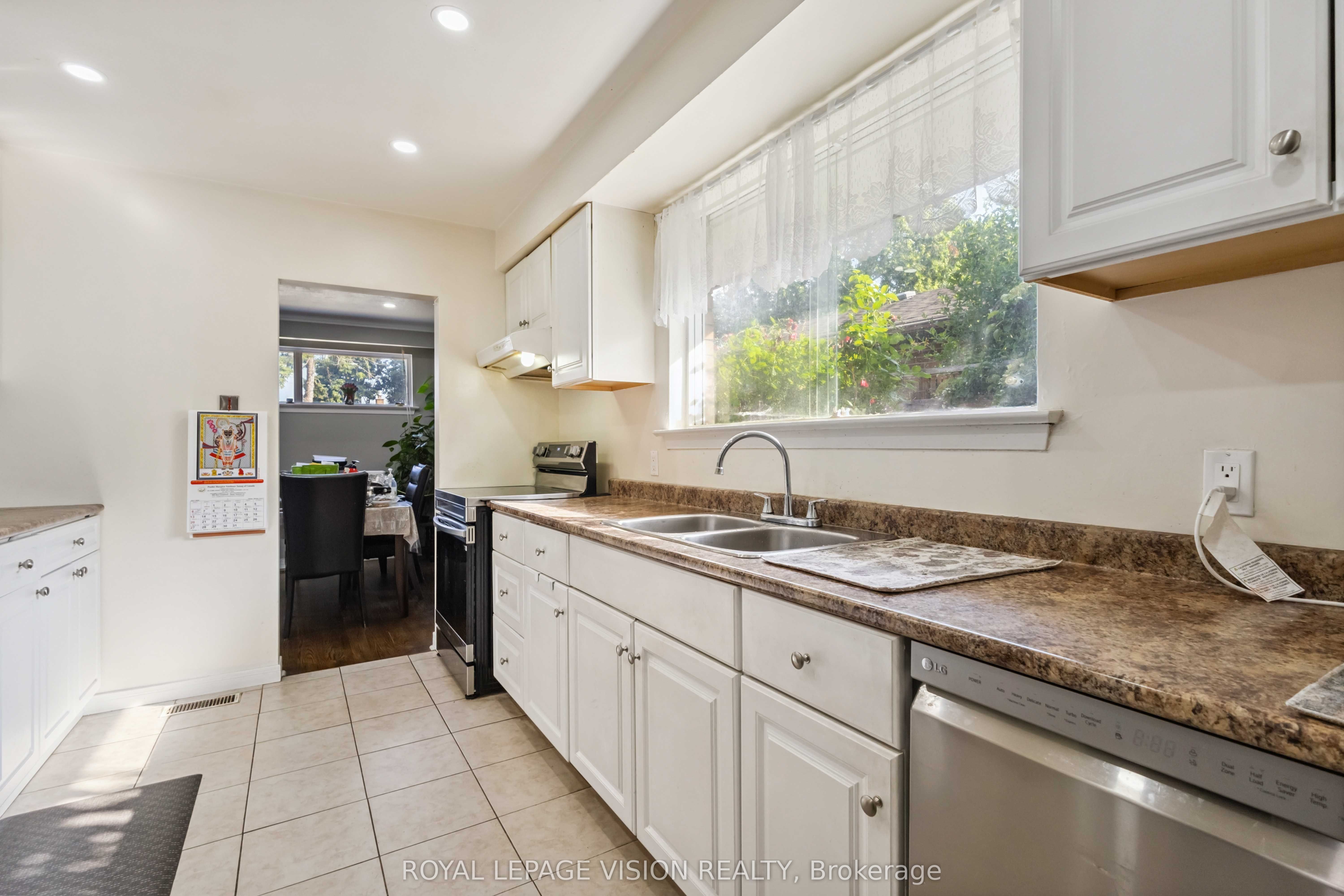 58 Dolly Varden Boulevard W Property Photo 11