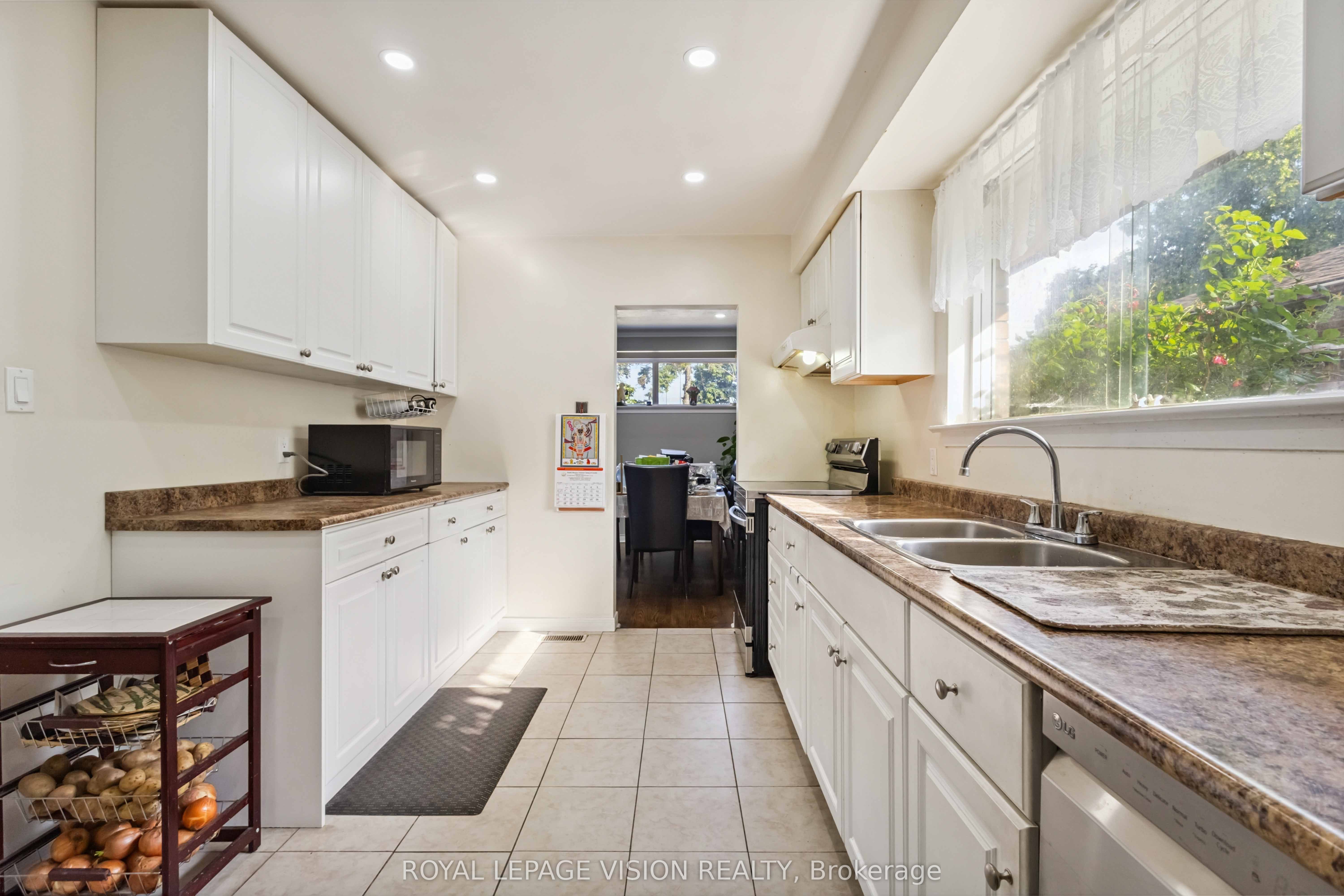 58 Dolly Varden Boulevard W Property Photo 12