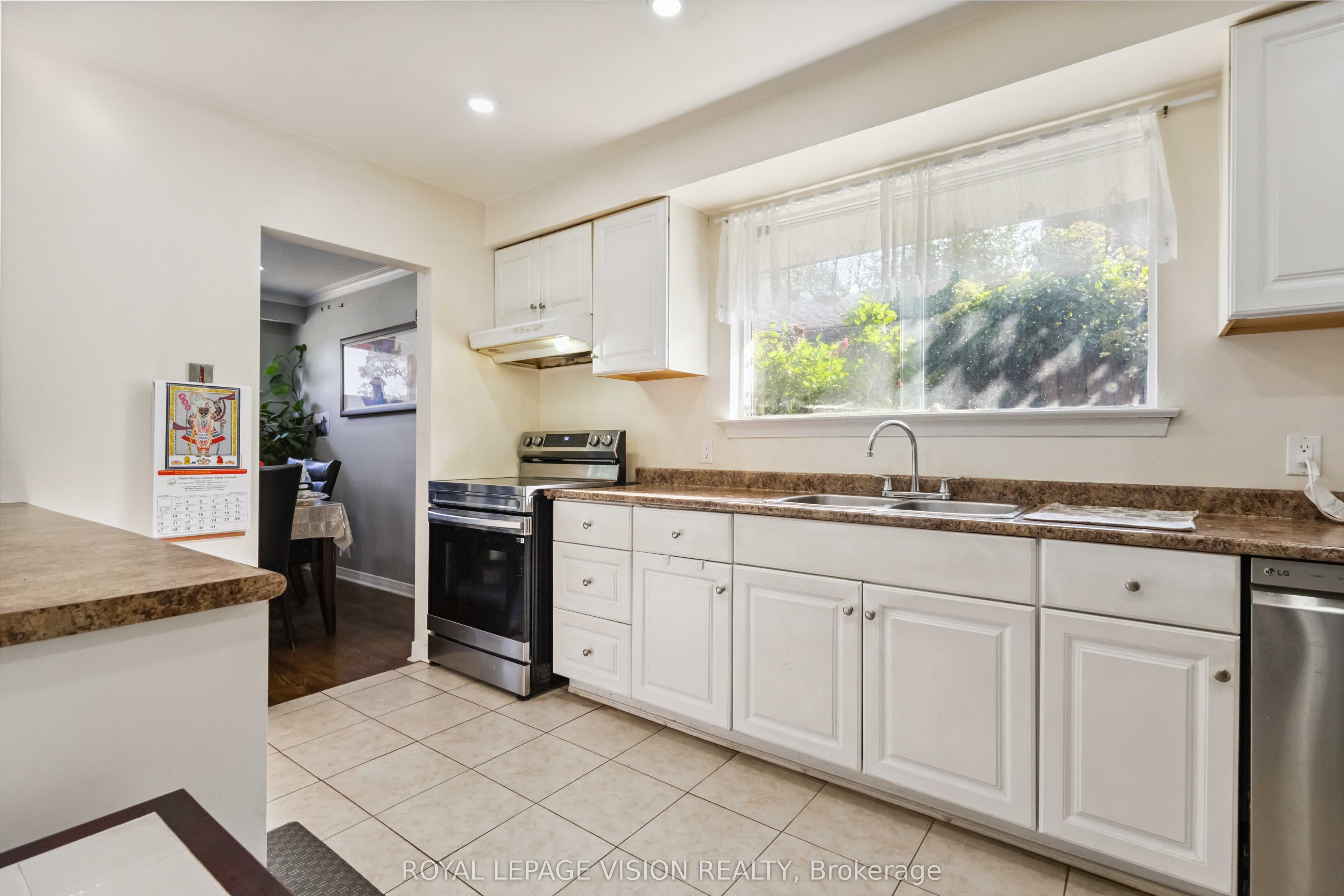 58 Dolly Varden Boulevard W Property Photo 14