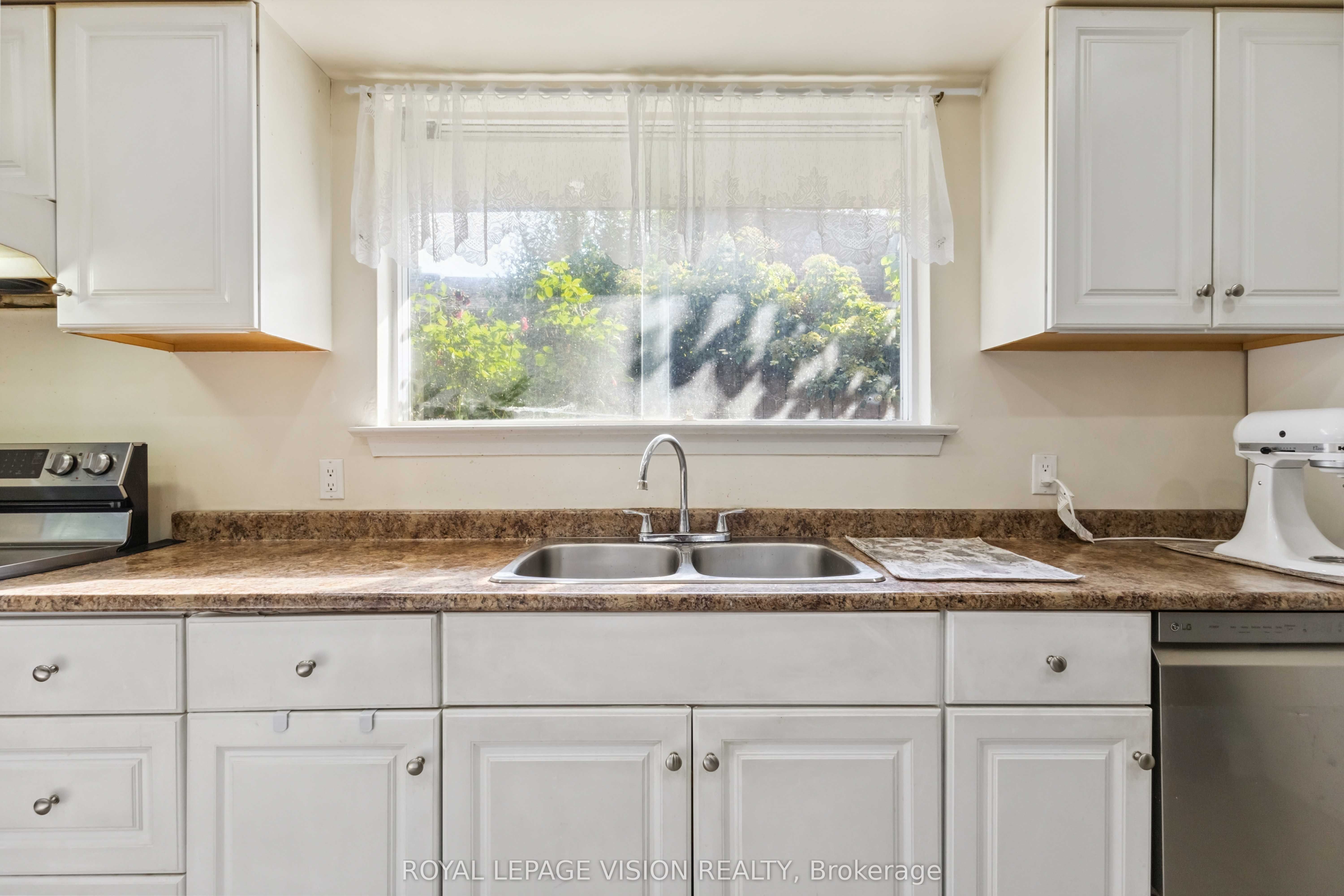 58 Dolly Varden Boulevard W Property Photo 15