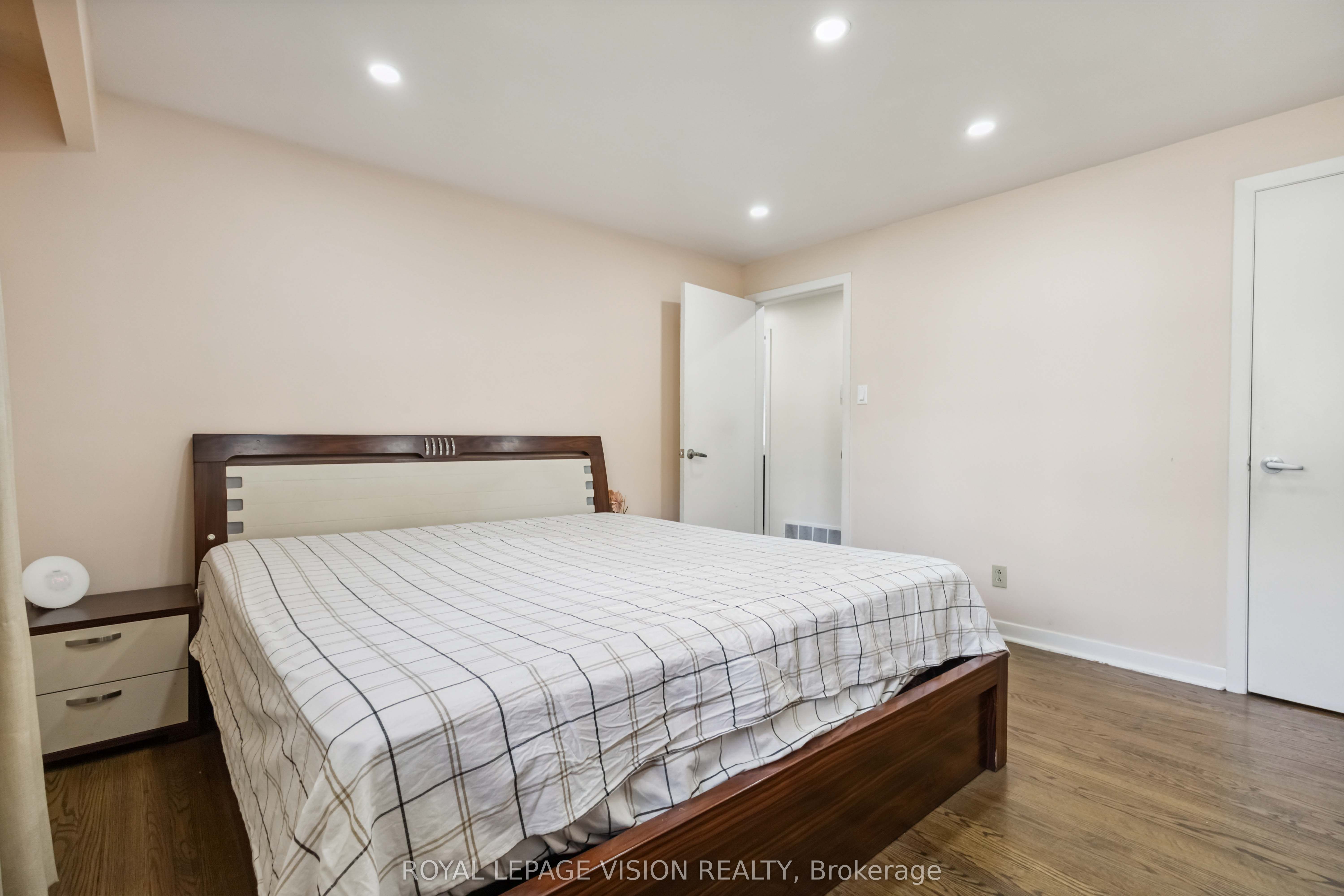 58 Dolly Varden Boulevard W Property Photo 19