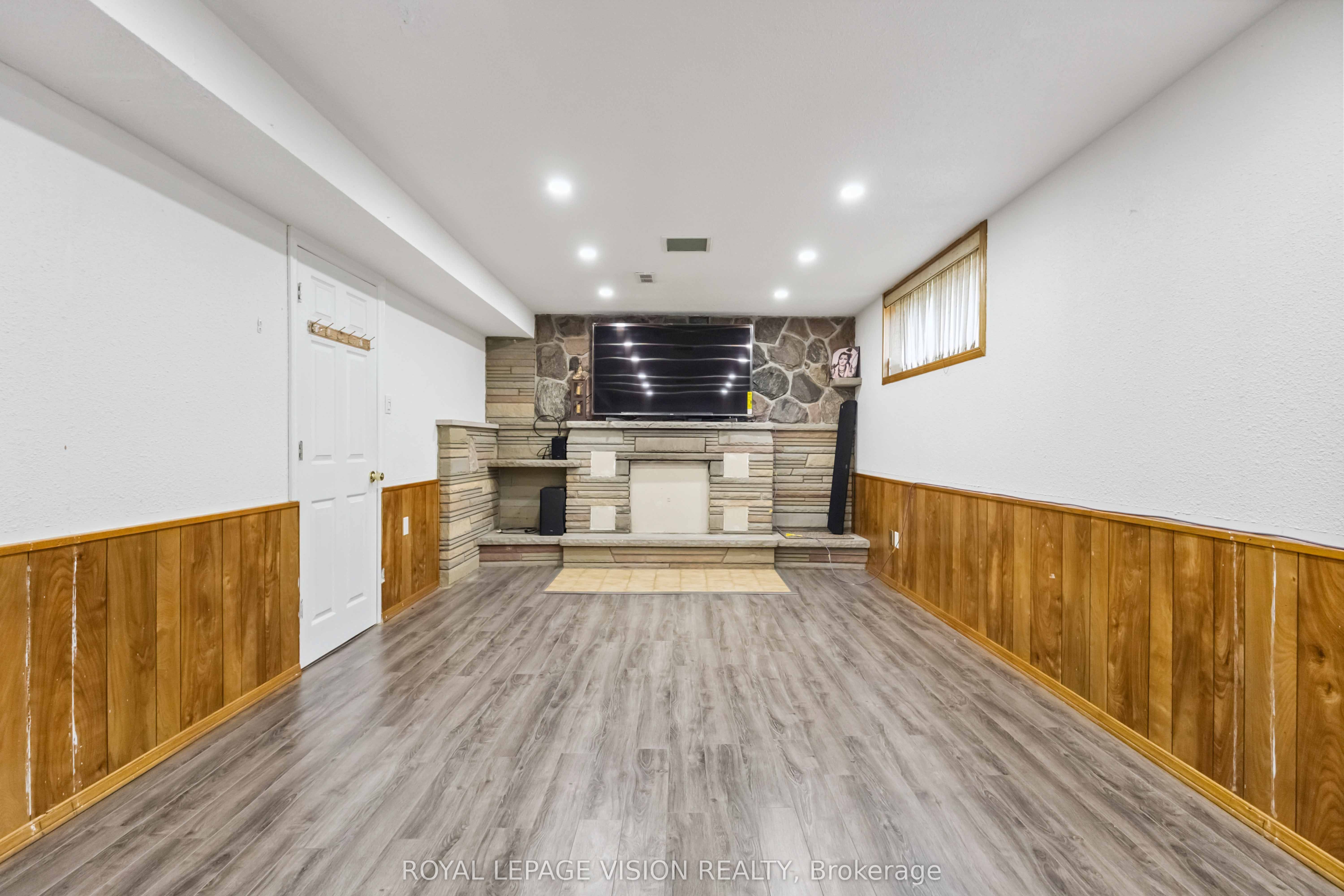 58 Dolly Varden Boulevard W Property Photo 24