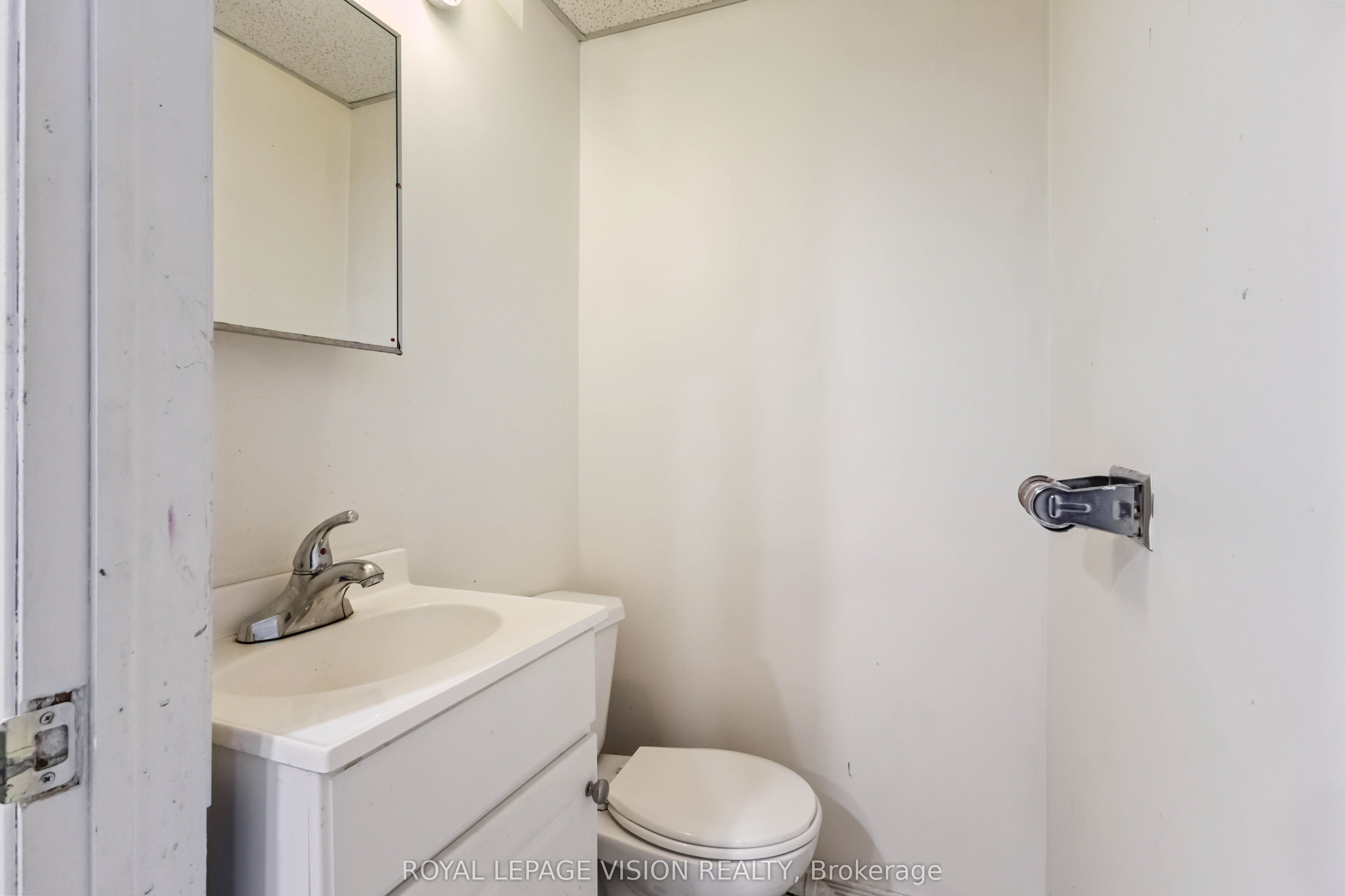 58 Dolly Varden Boulevard W Property Photo 31